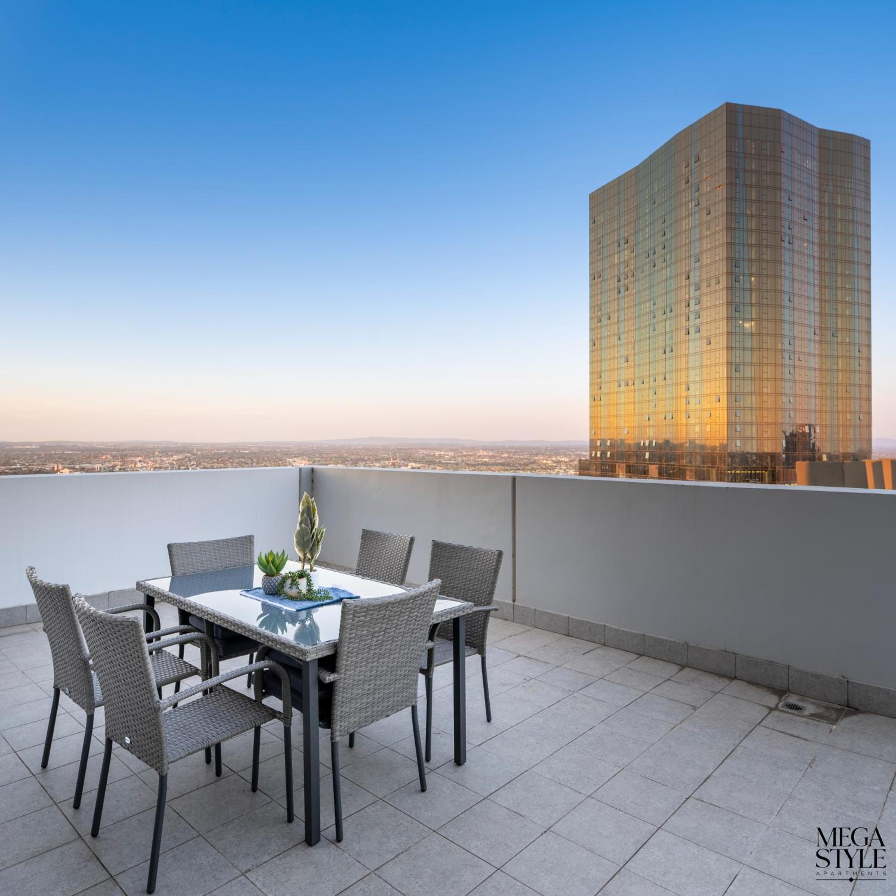 Apartment with Balcony - Photo 6