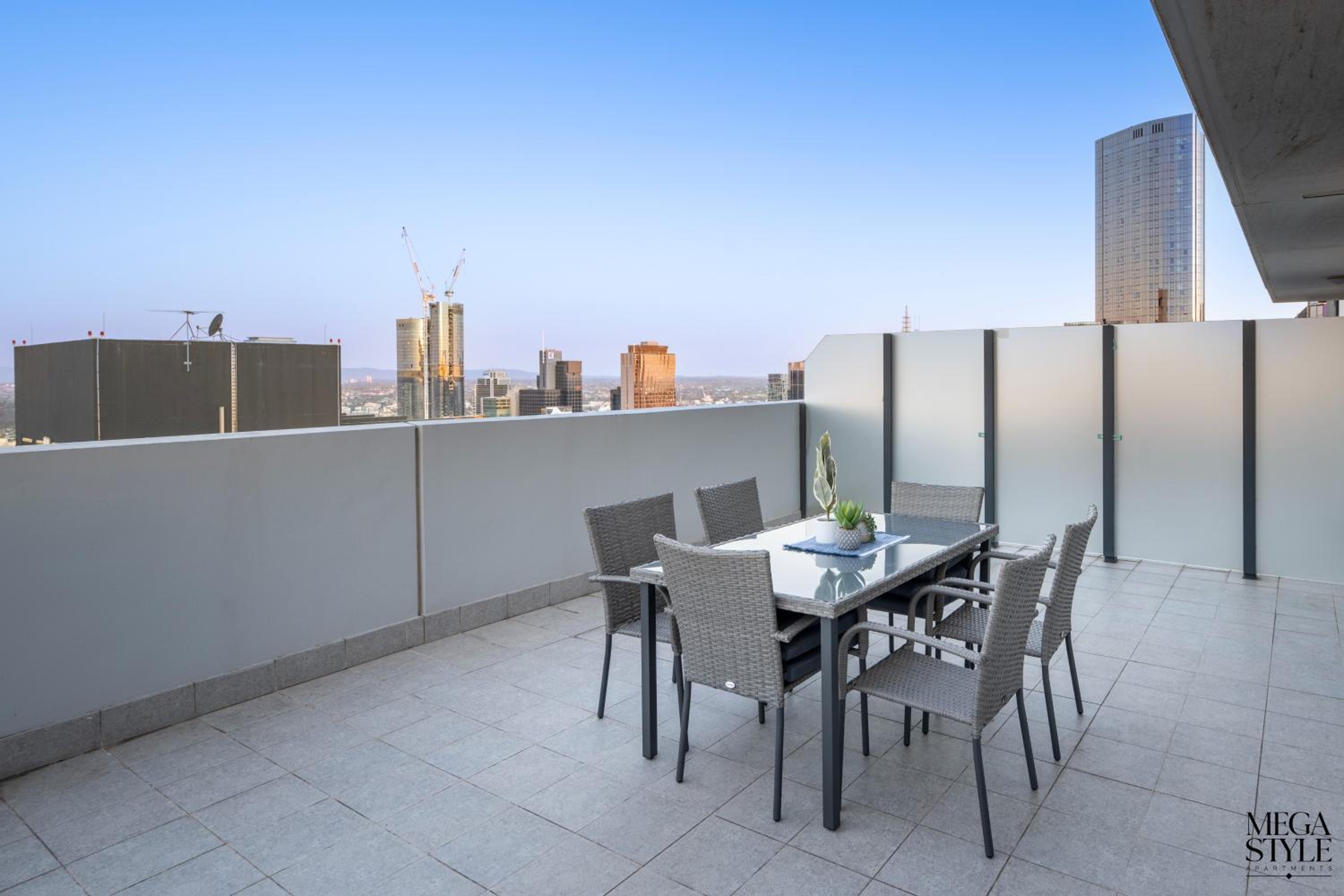 Apartment with Balcony - Photo 7