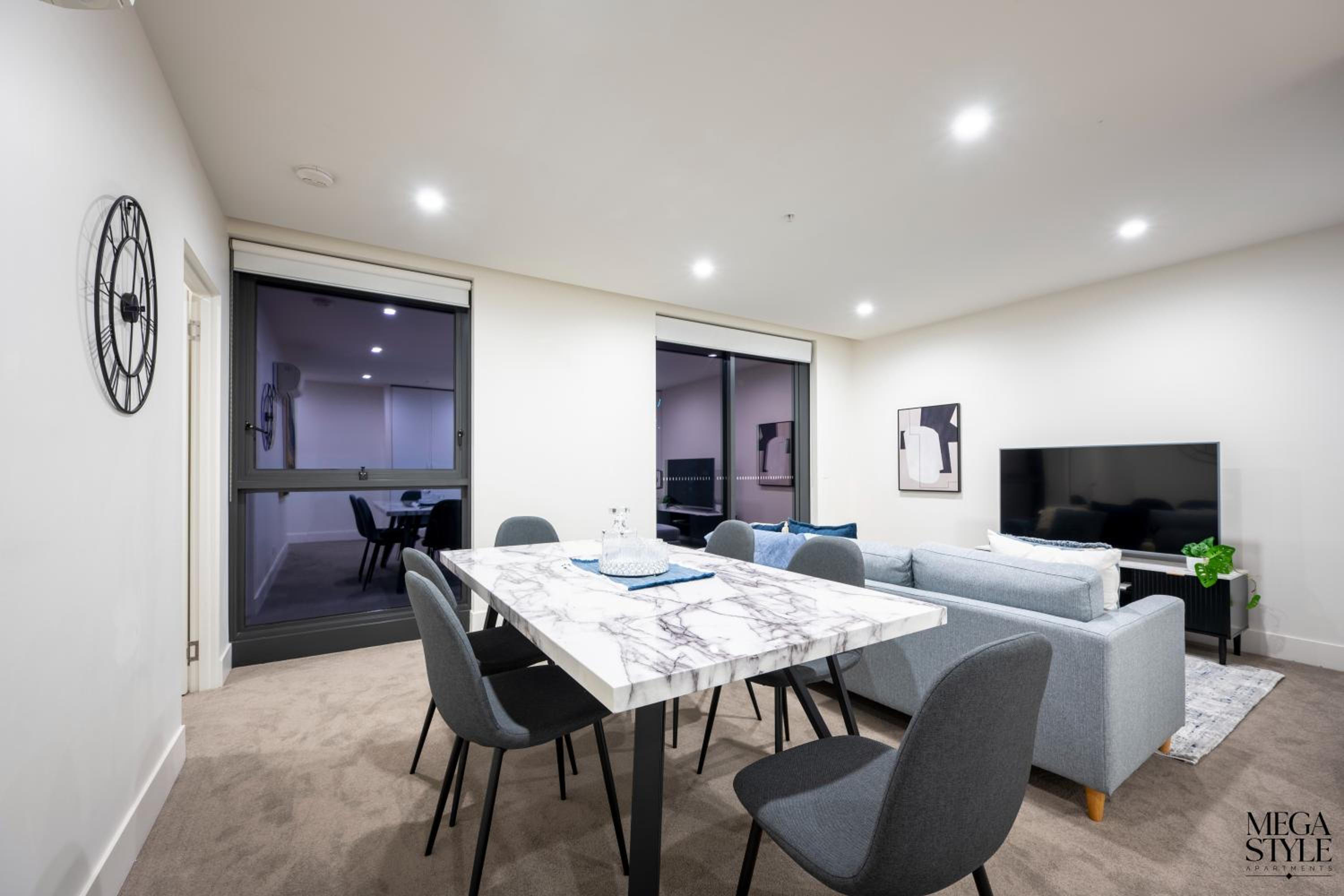 Apartment with Balcony - Photo 21