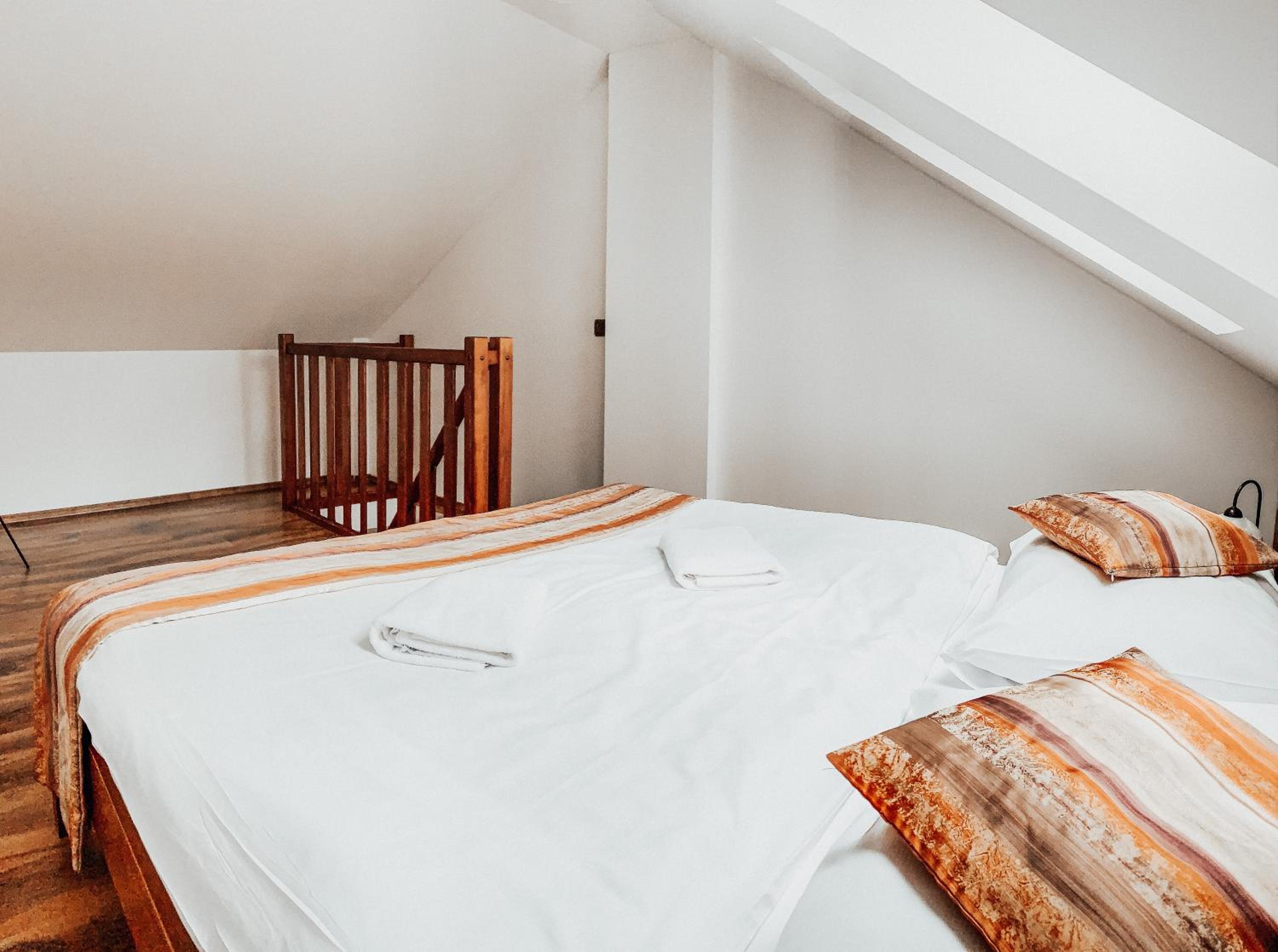 Large Double or Twin Room - Photo 10