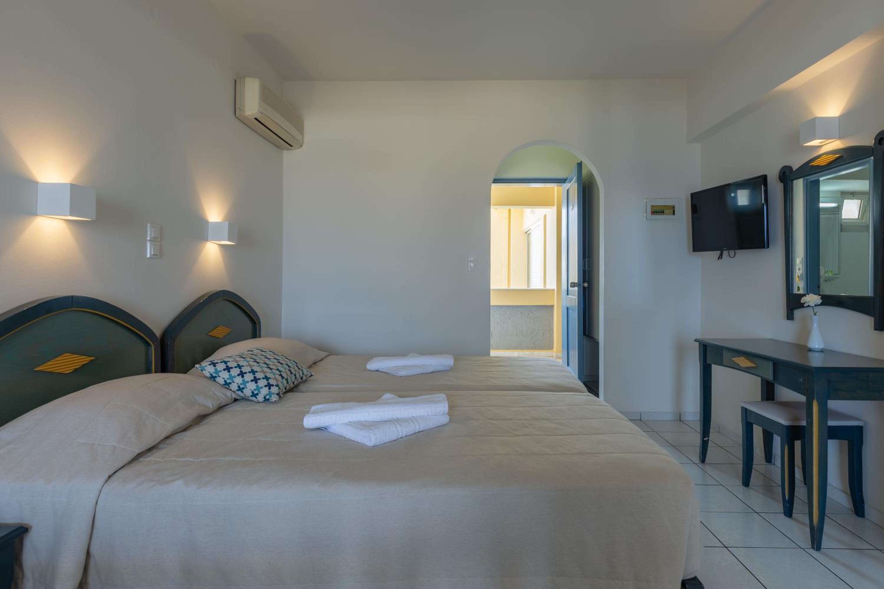 Superior Studio with Sea View and Balcony - Photo 3