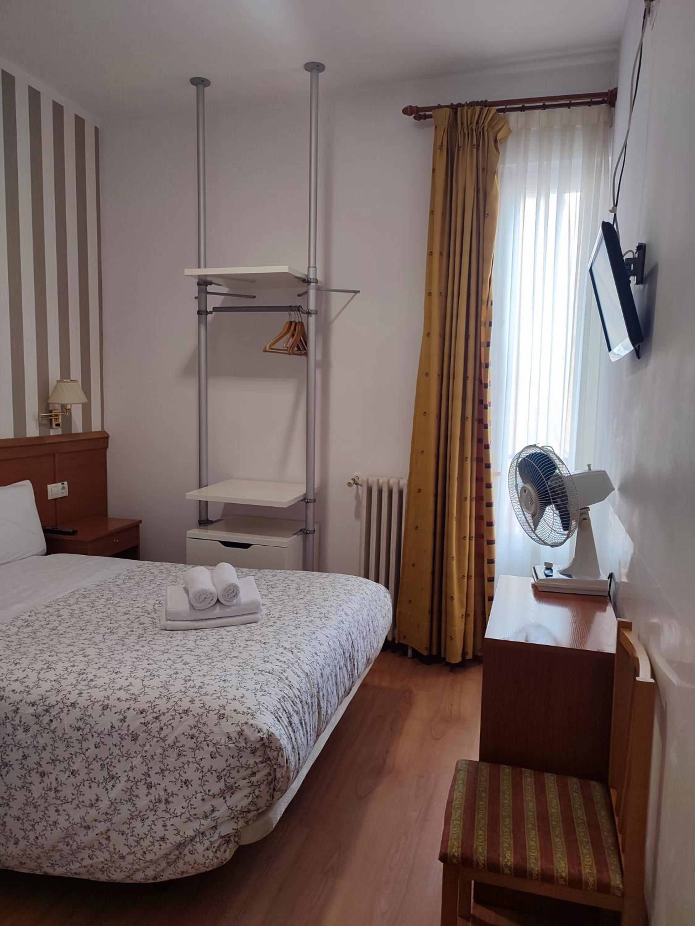 Double Room - Photo 8