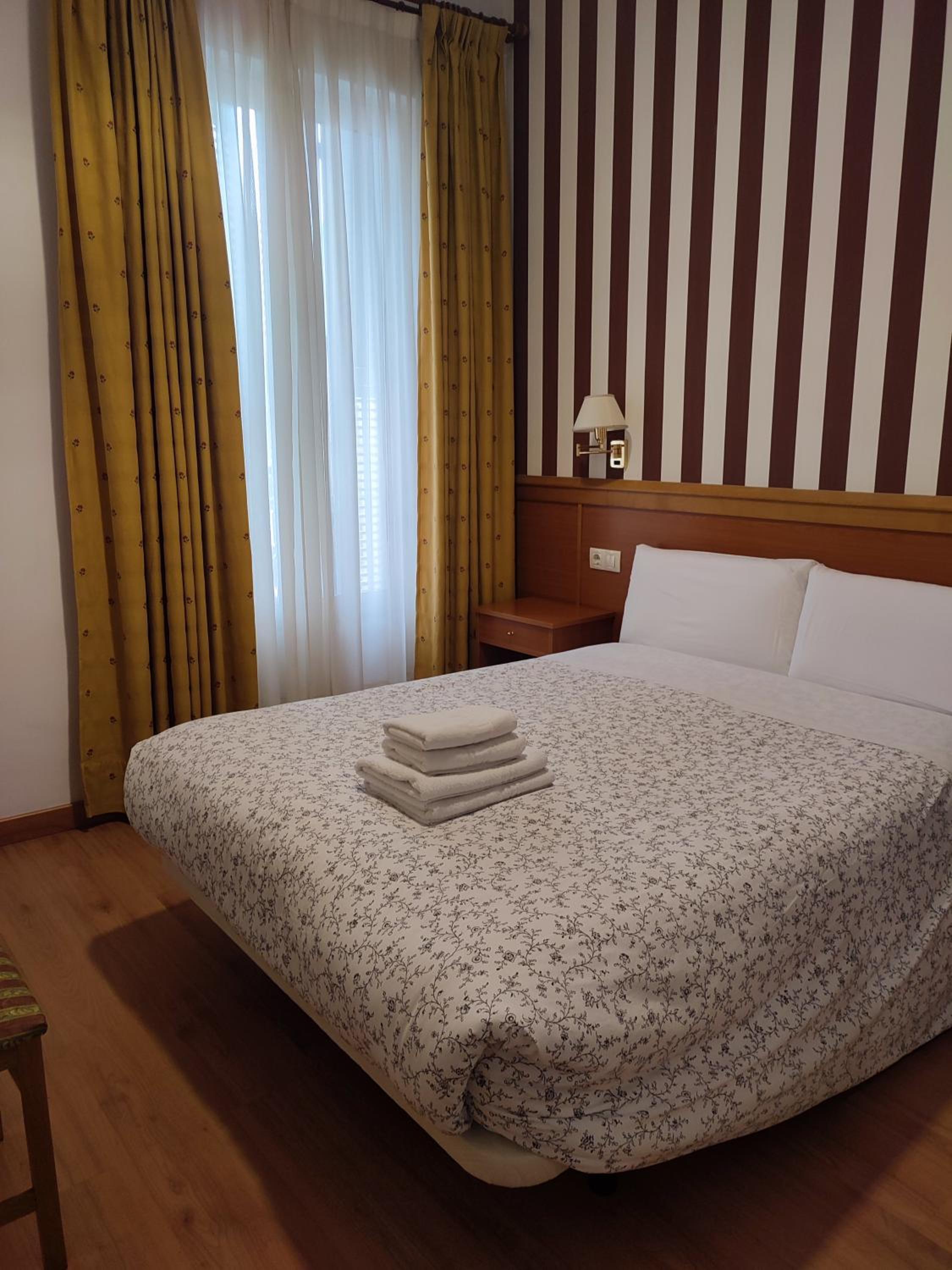 Double Room - Photo 7