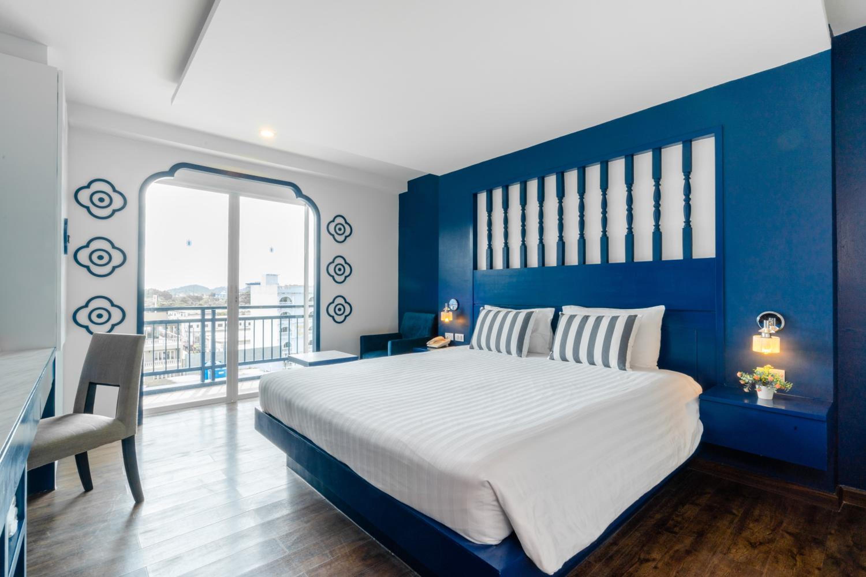 Deluxe Double Bed + Free Coworking Space