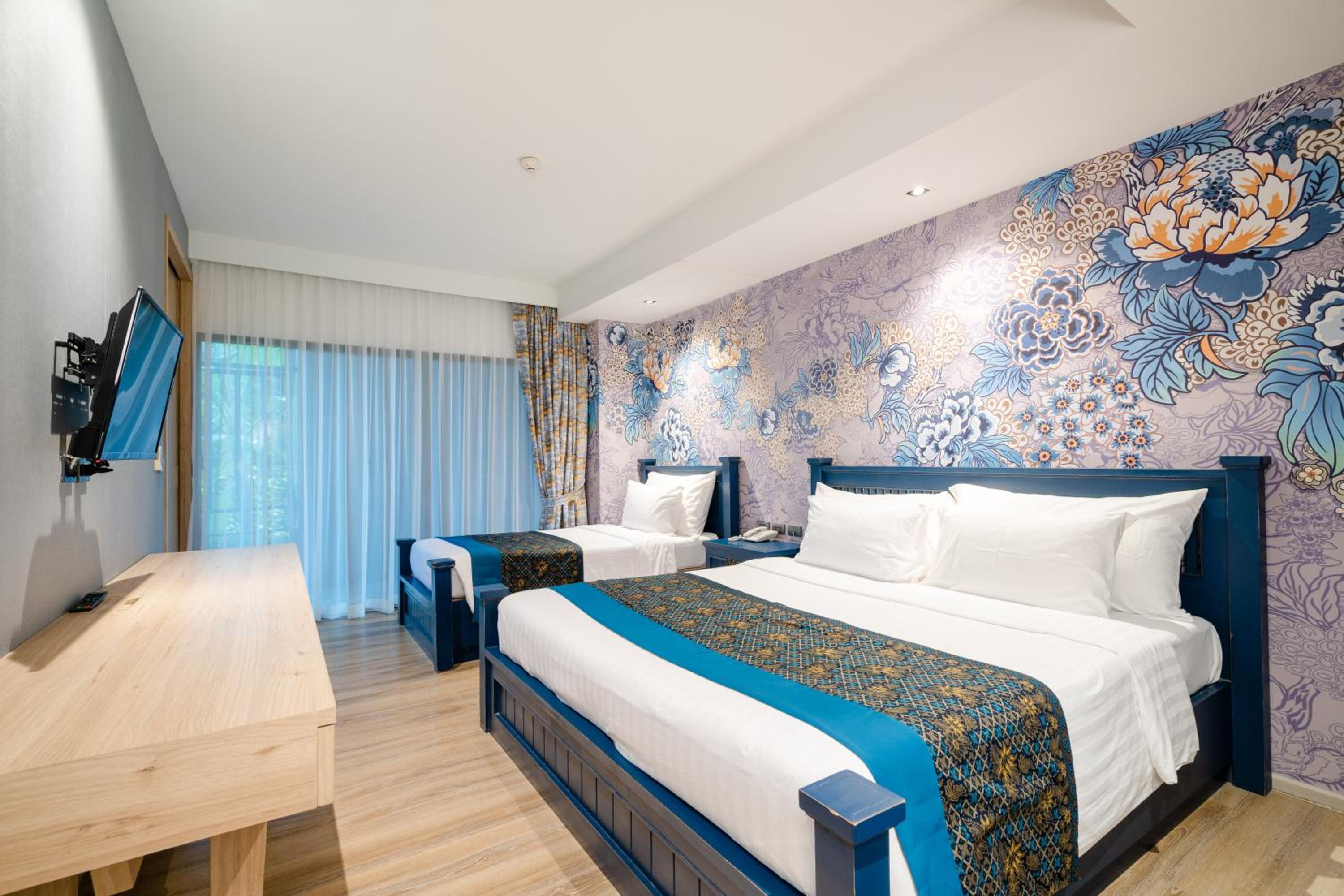 Deluxe Triple Suite + Free Coworking Space