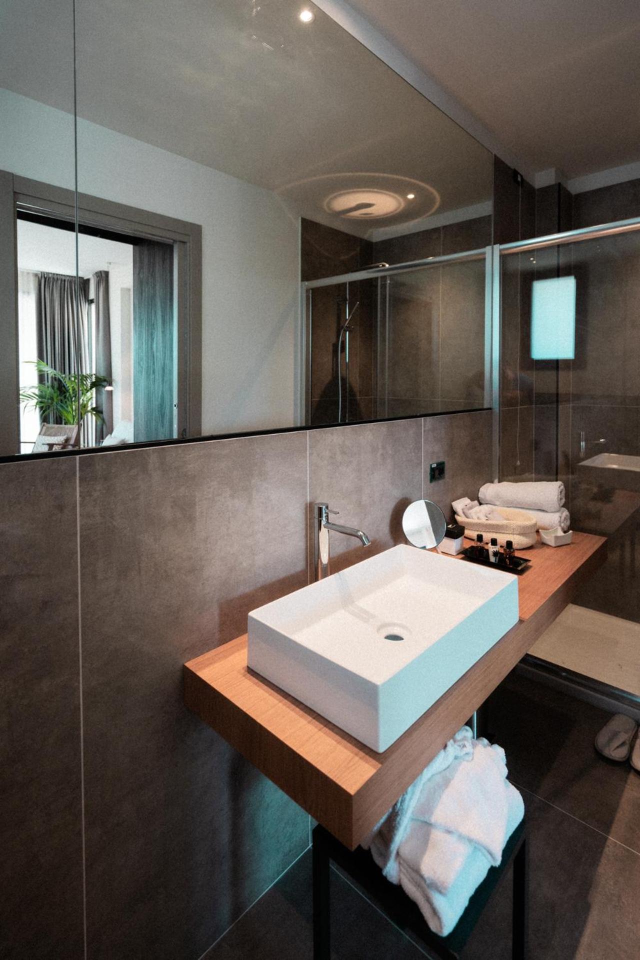 Deluxe Double Room with Sea View photo 2
