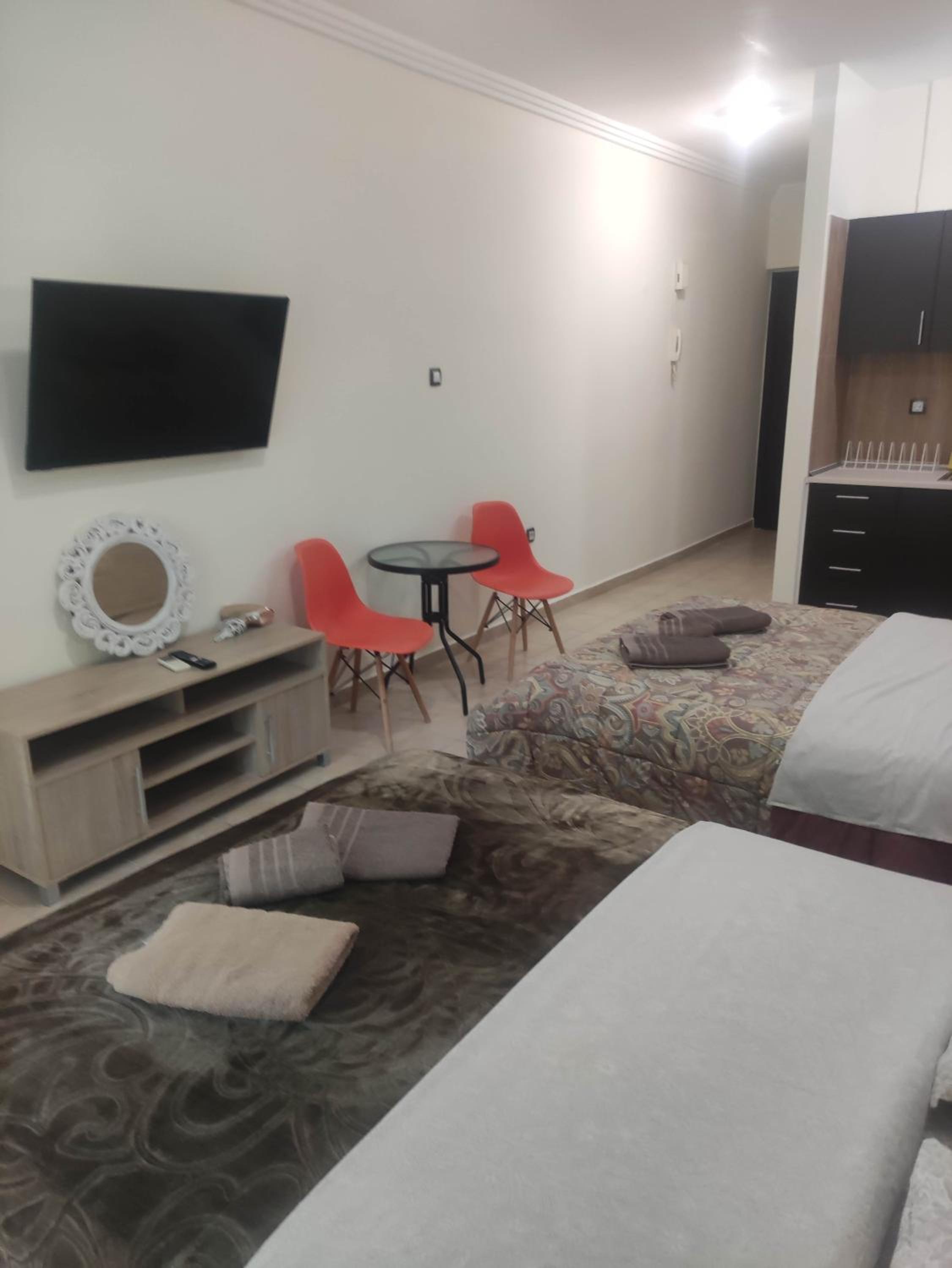 One-Bedroom Apartment - Photo 4