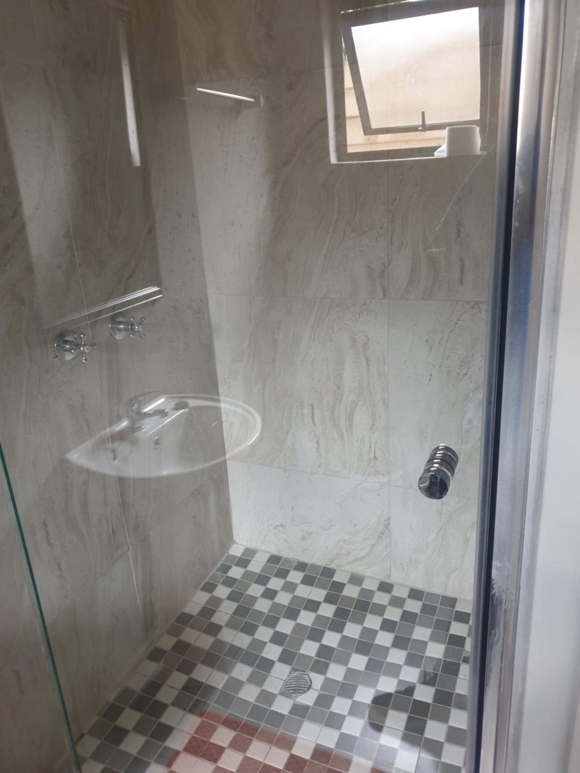 Deluxe Family Suite - Photo 9