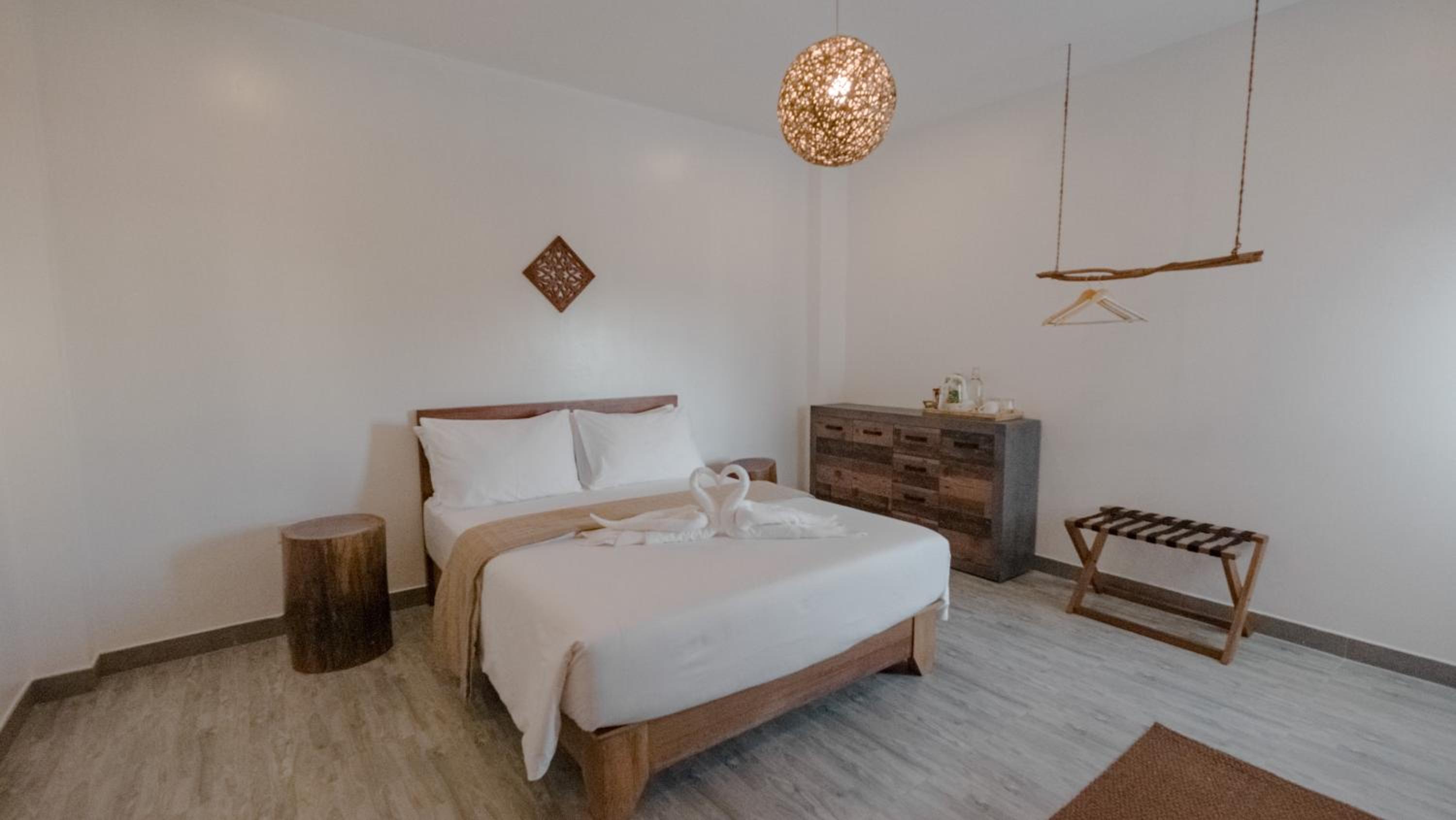 Standard Double Room - Photo 11