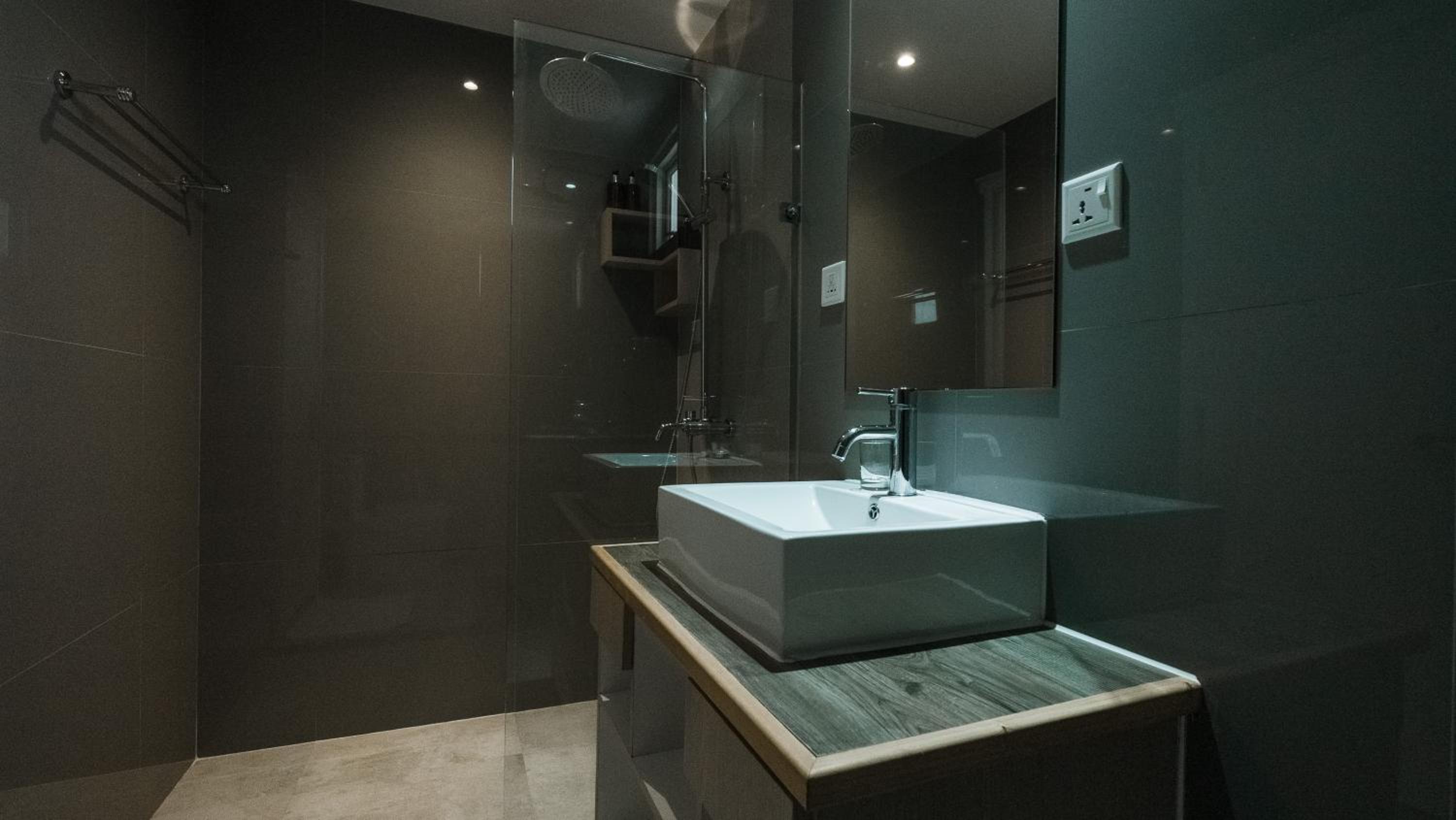Standard Double Room - Photo 9