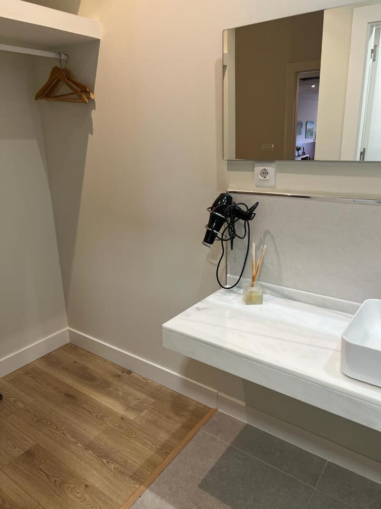 Twin Room - Photo 11