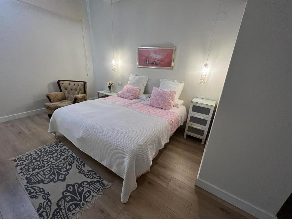 Twin Room - Photo 10