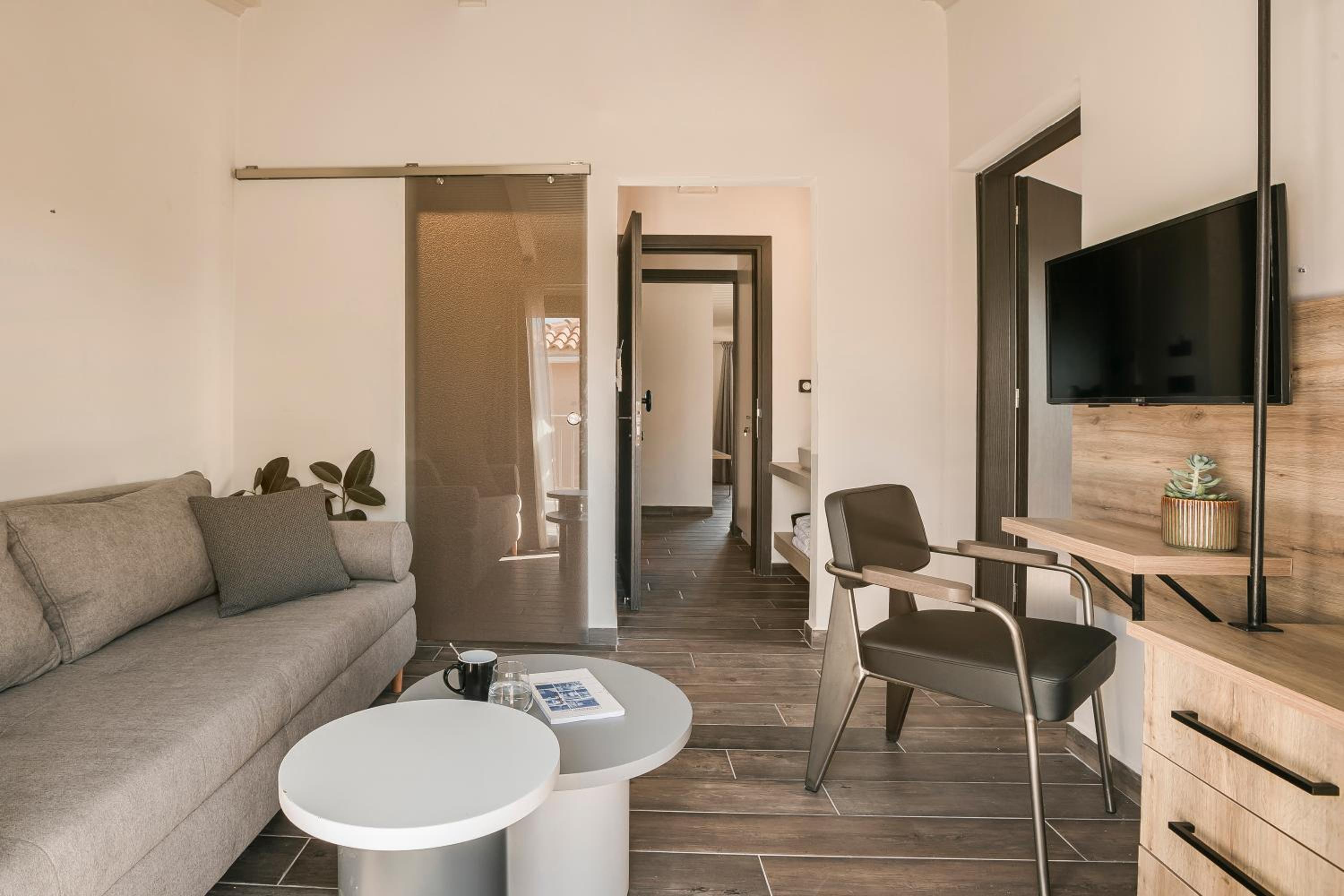 Junior Suite with Sea View - Photo 1