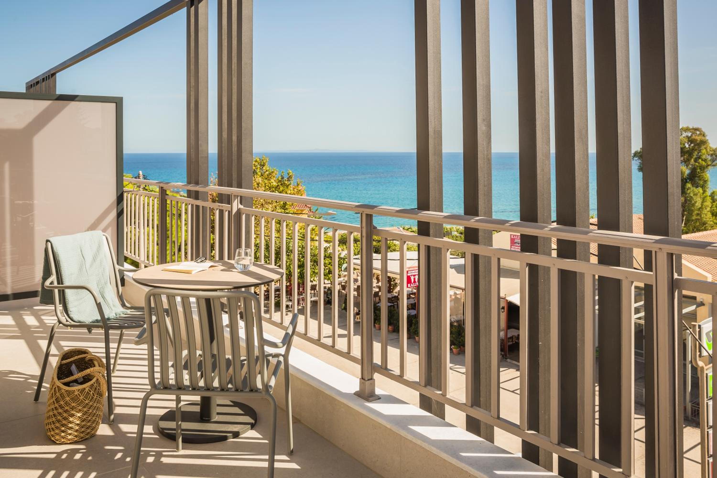 Junior Suite with Sea View - Photo 4