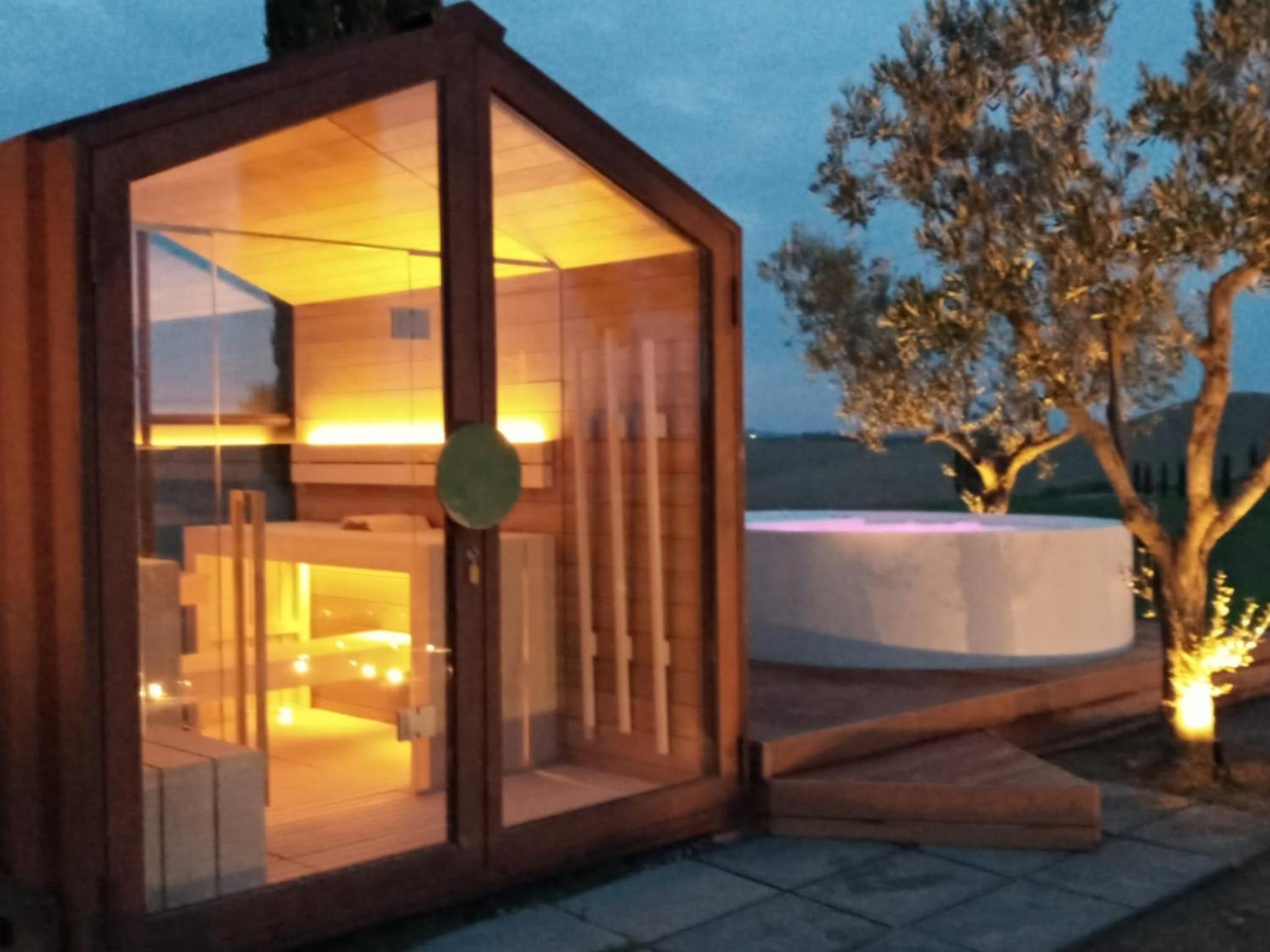 One-Bedroom Apartment with Pool View photo 2