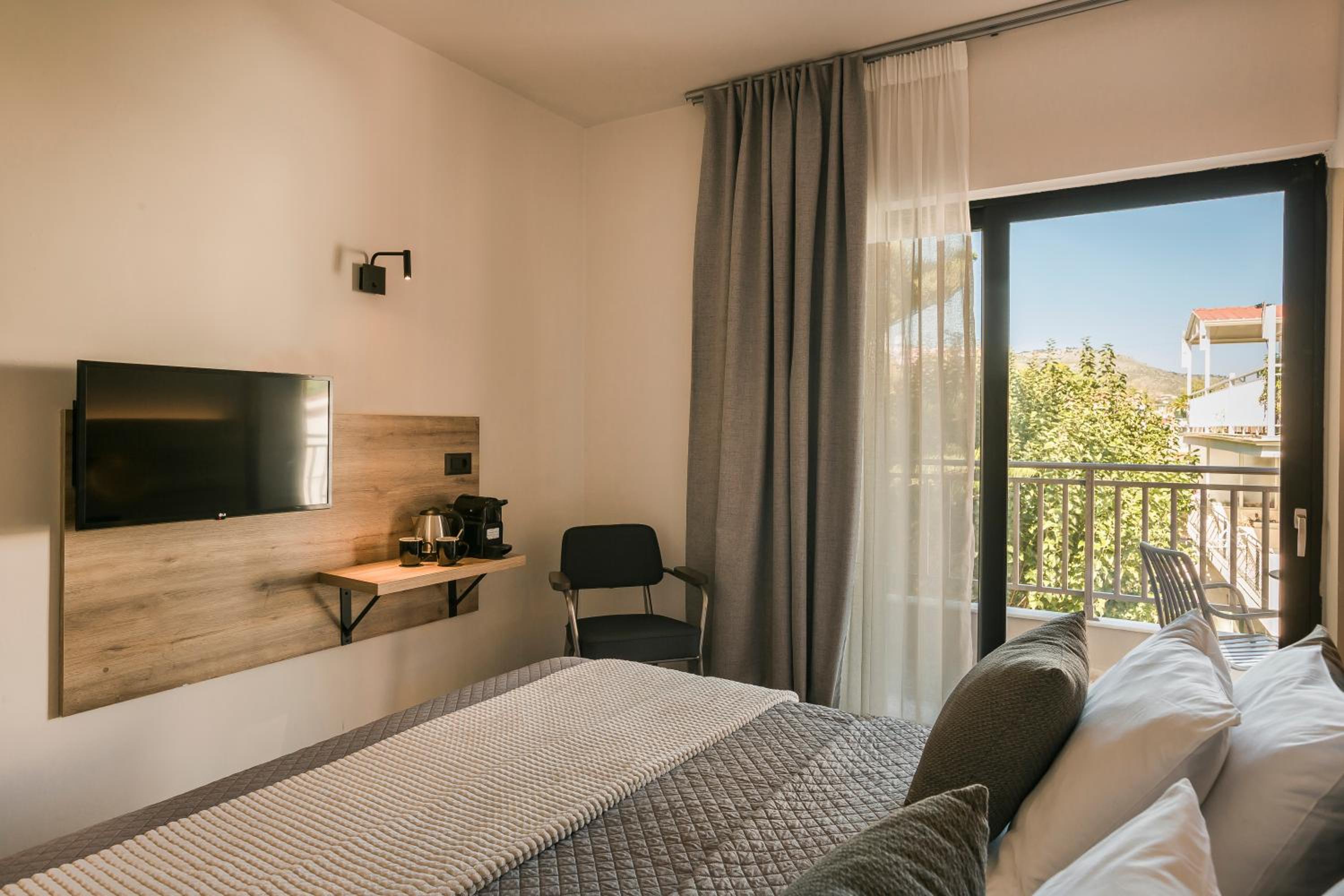 Double Room with Garden View - Photo 4