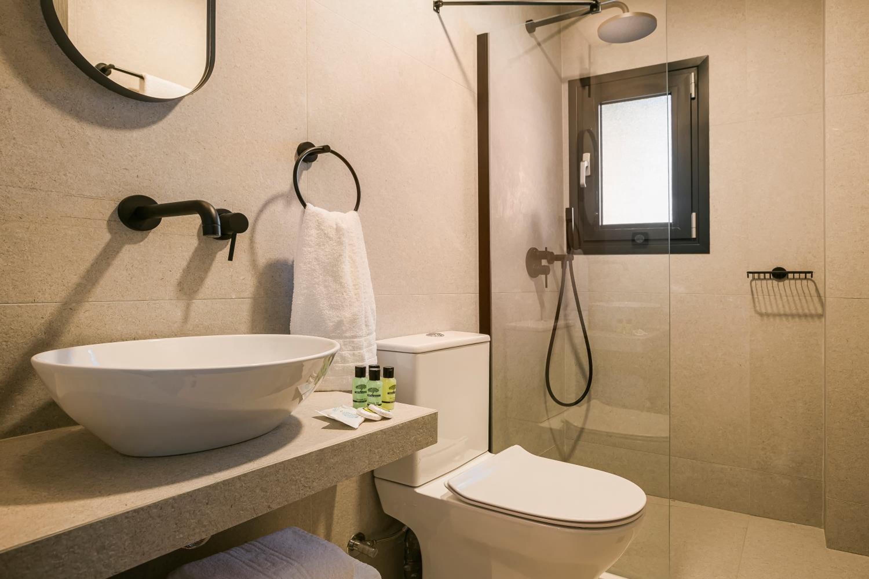 Deluxe Double Room with Side Sea View photo 3