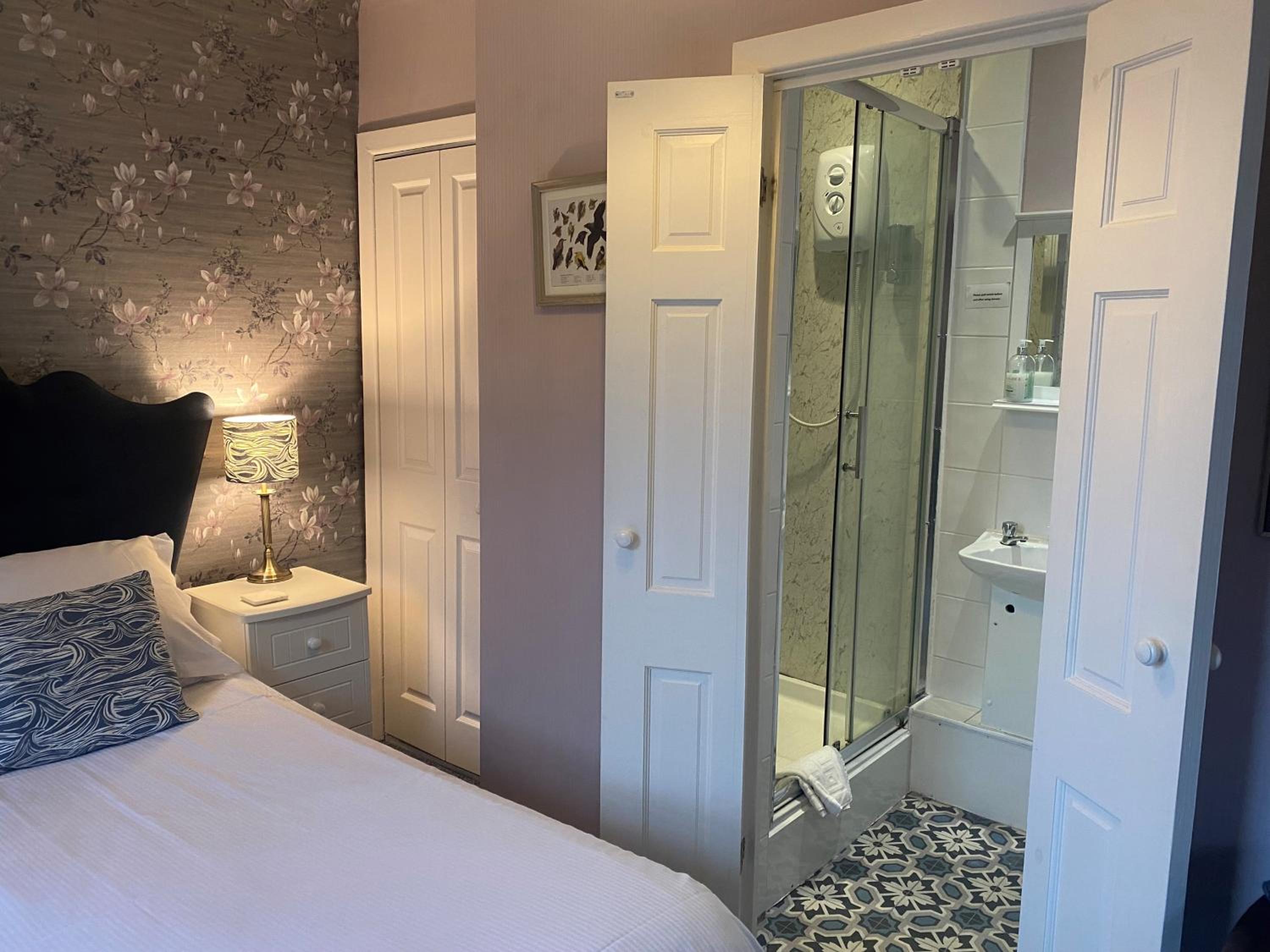 Double Room with Private Bathroom photo 3