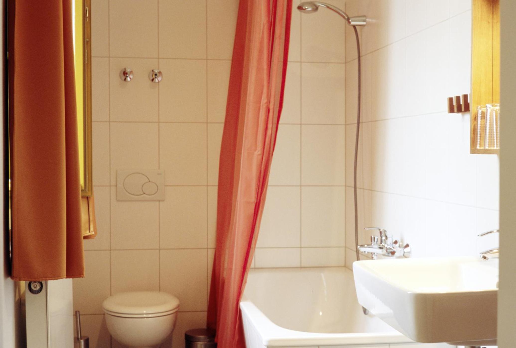 Double Room with Private Bathroom - Photo 2