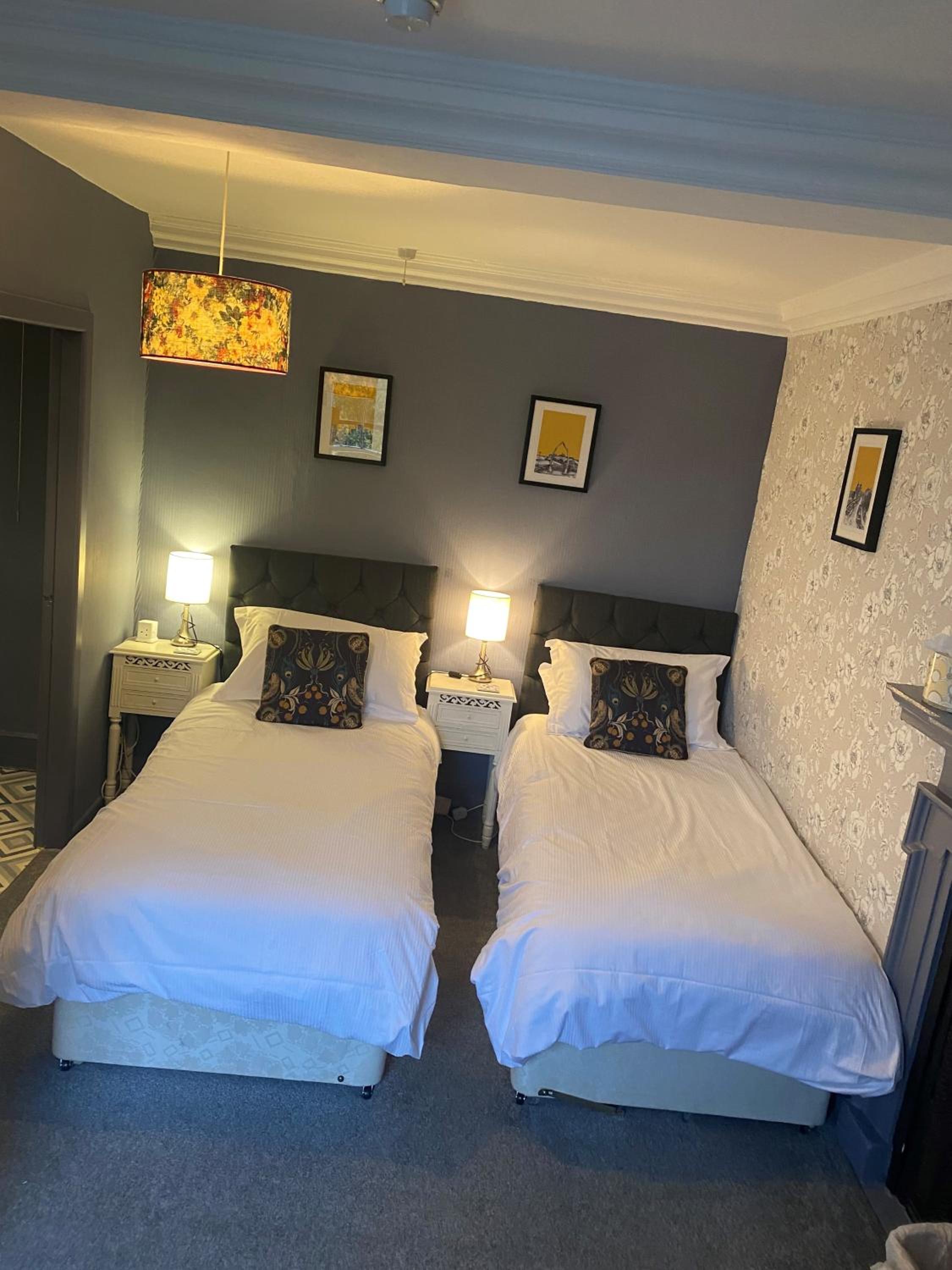 Large Double or Twin Room photo 2