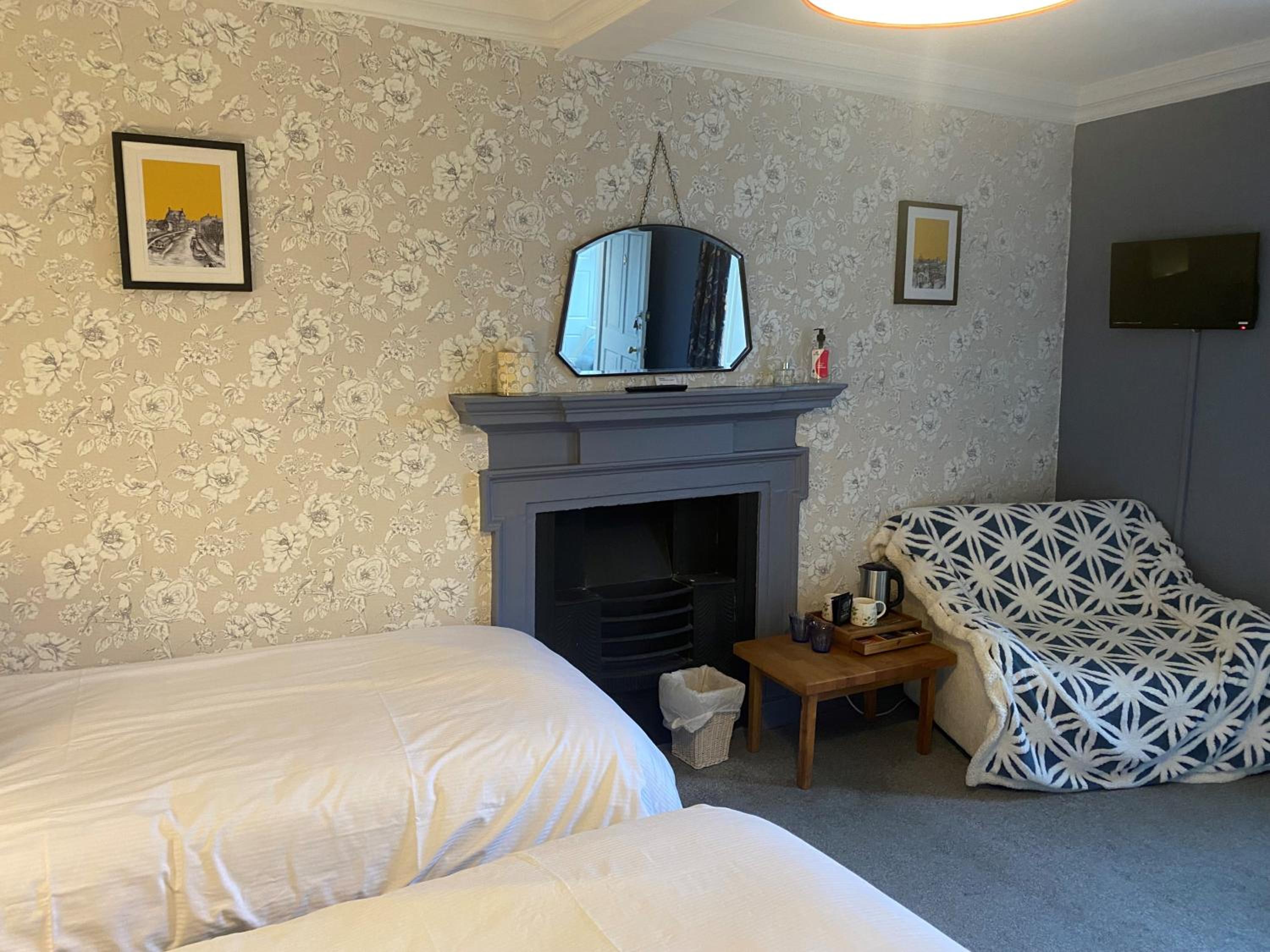 Large Double or Twin Room photo 3