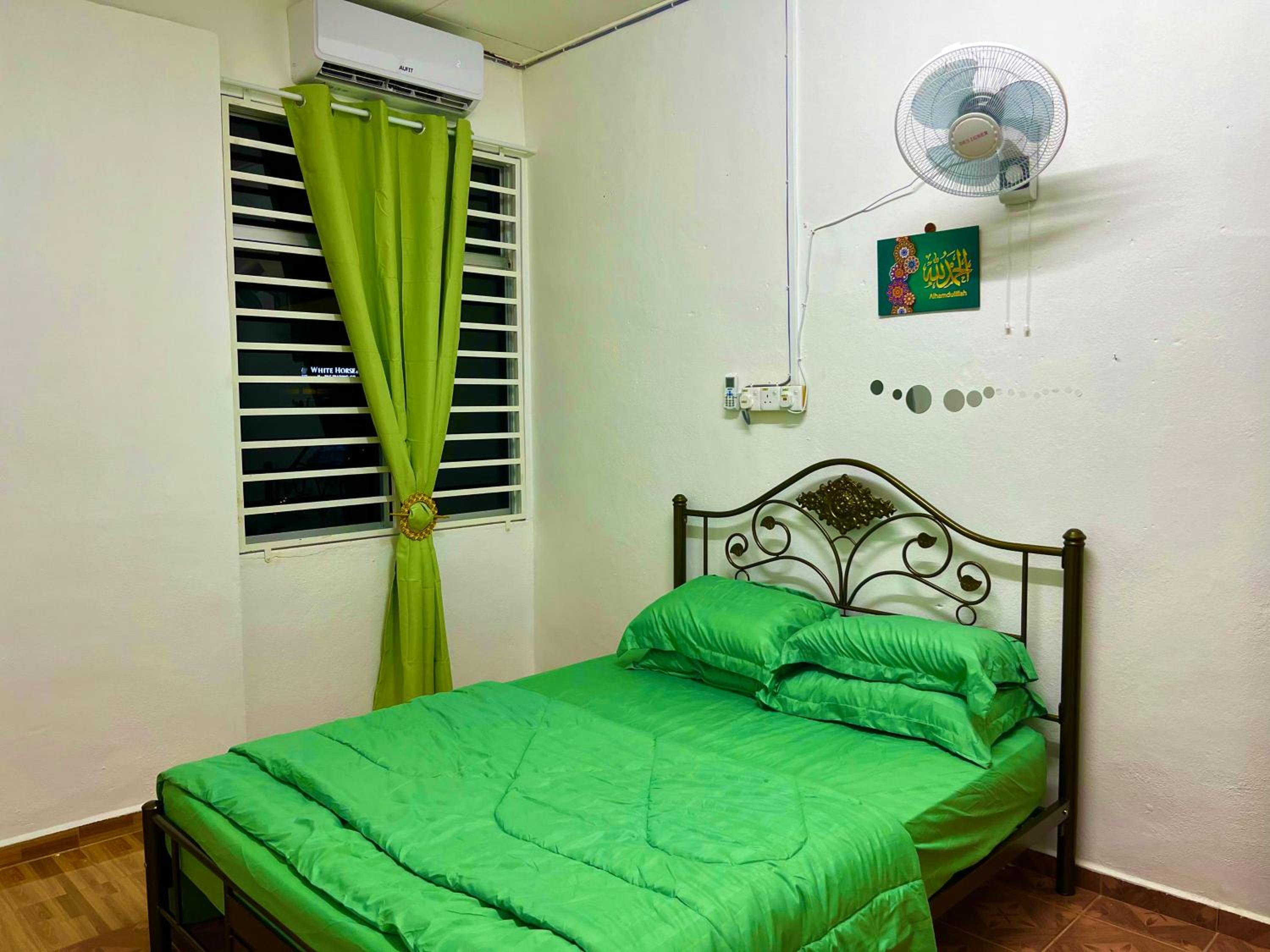 Three-Bedroom House photo 2