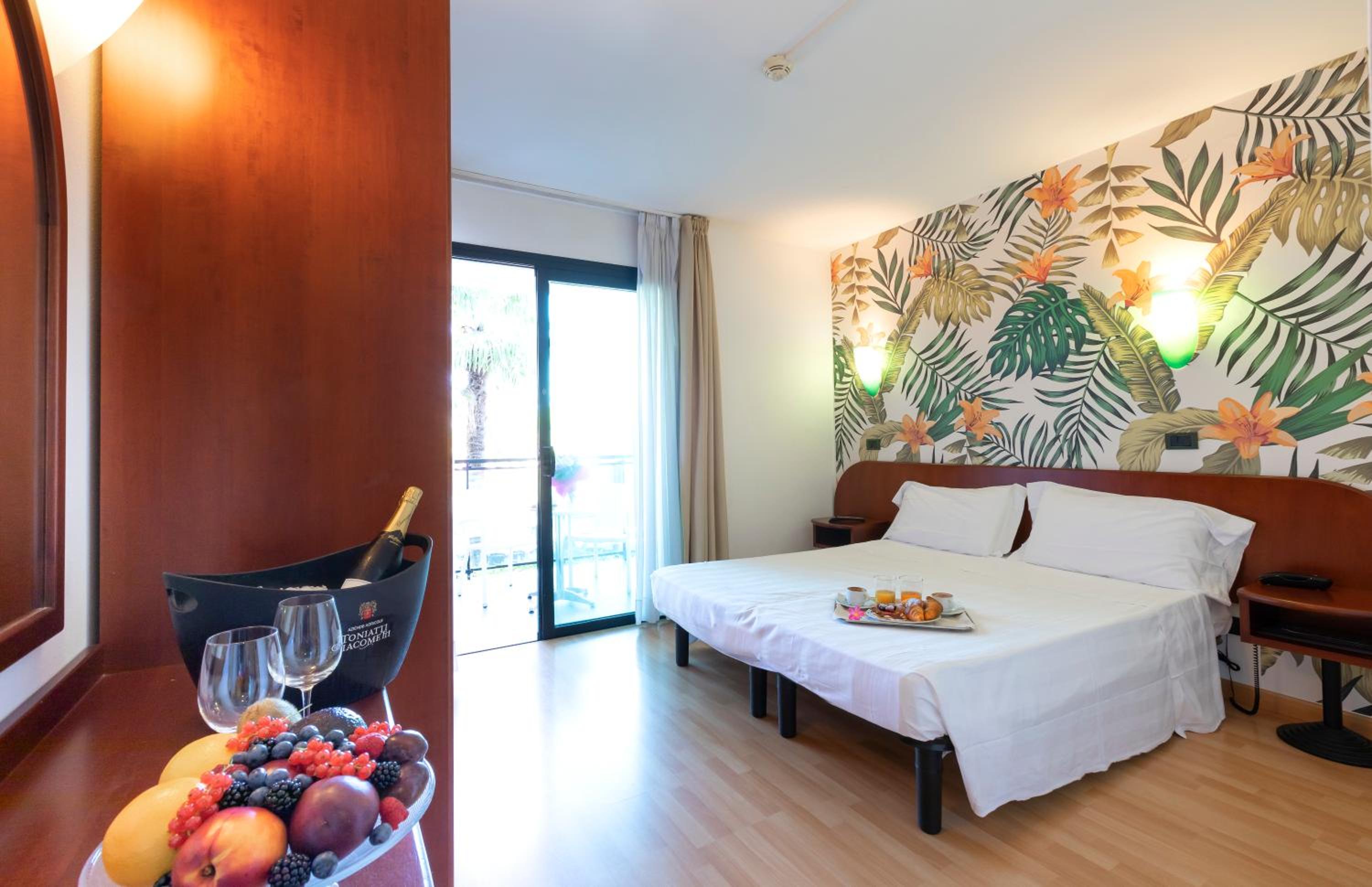 Double or Twin Room with Balcony photo 1