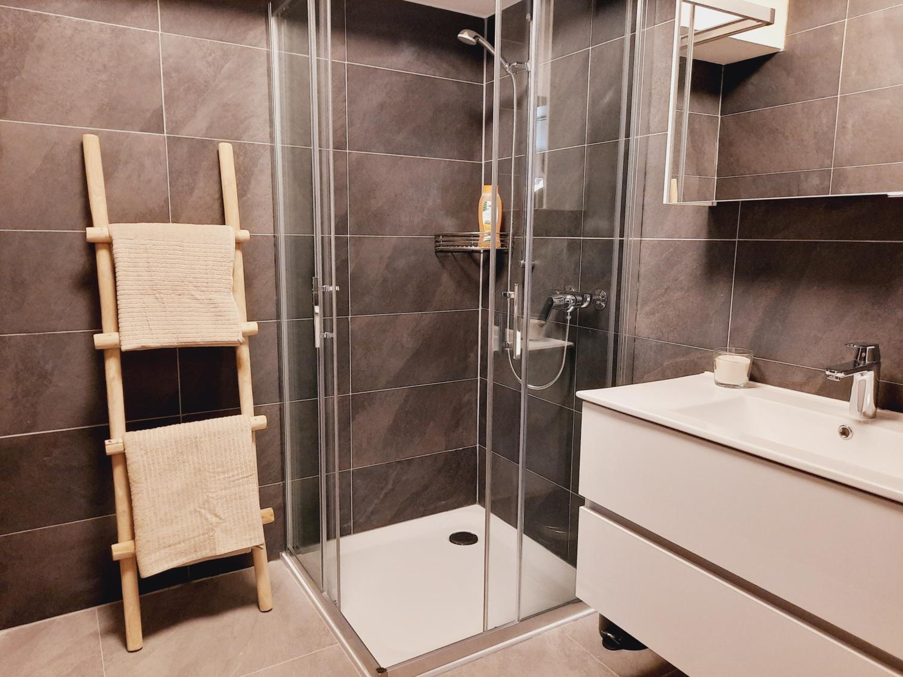 Two-Bedroom Apartment - Photo 8