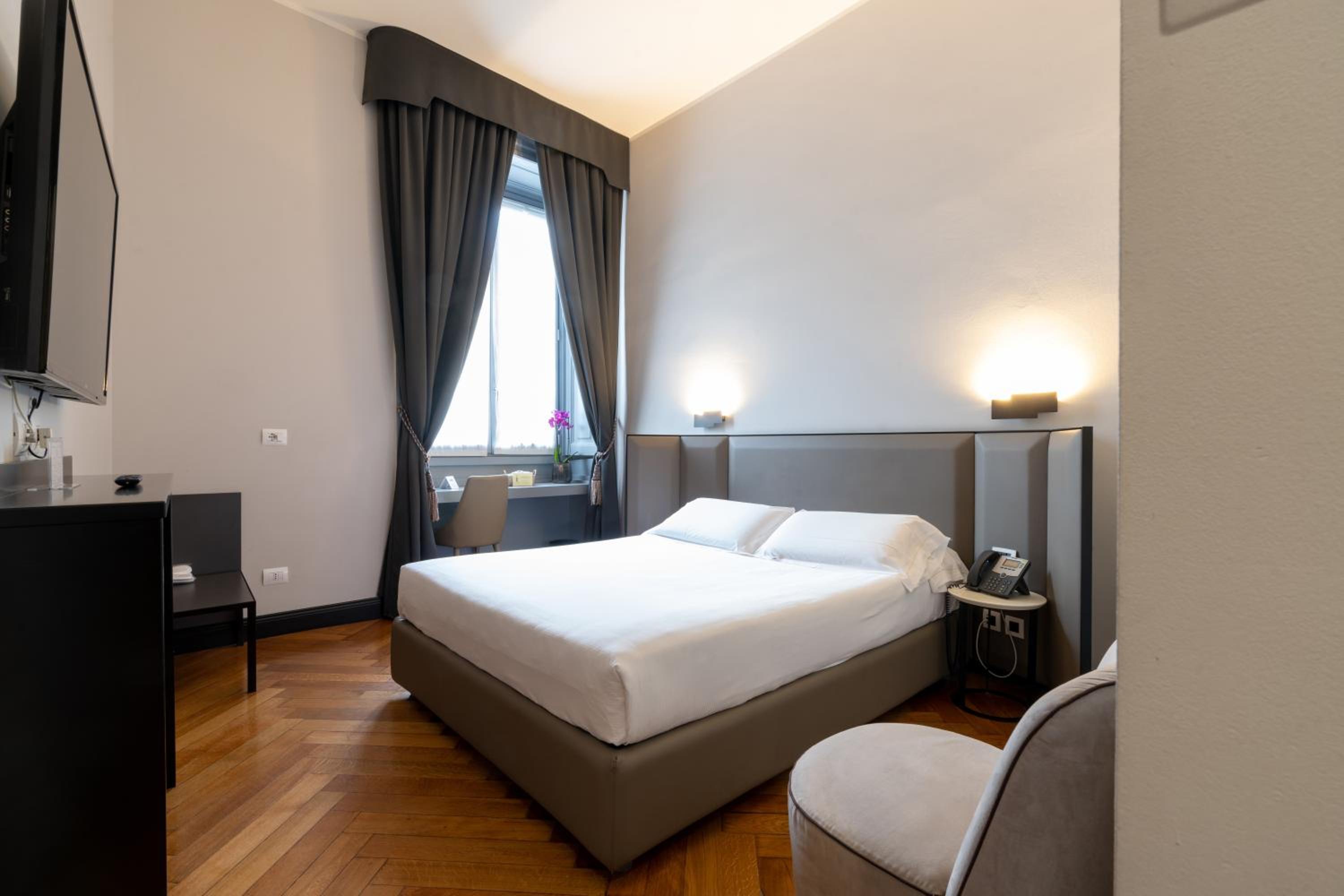Deluxe Double Room with Castle View