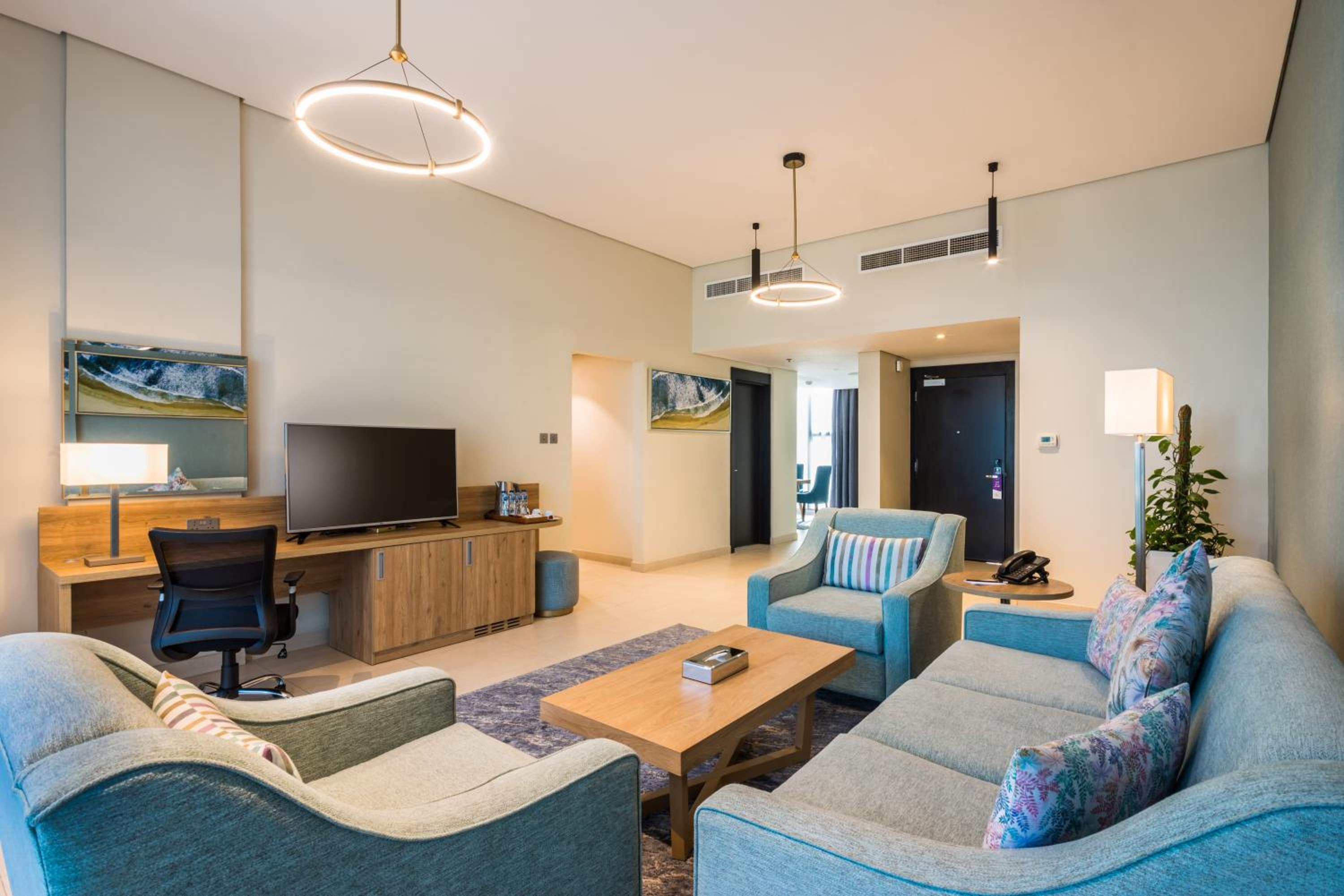 Executive Suite - Photo 16