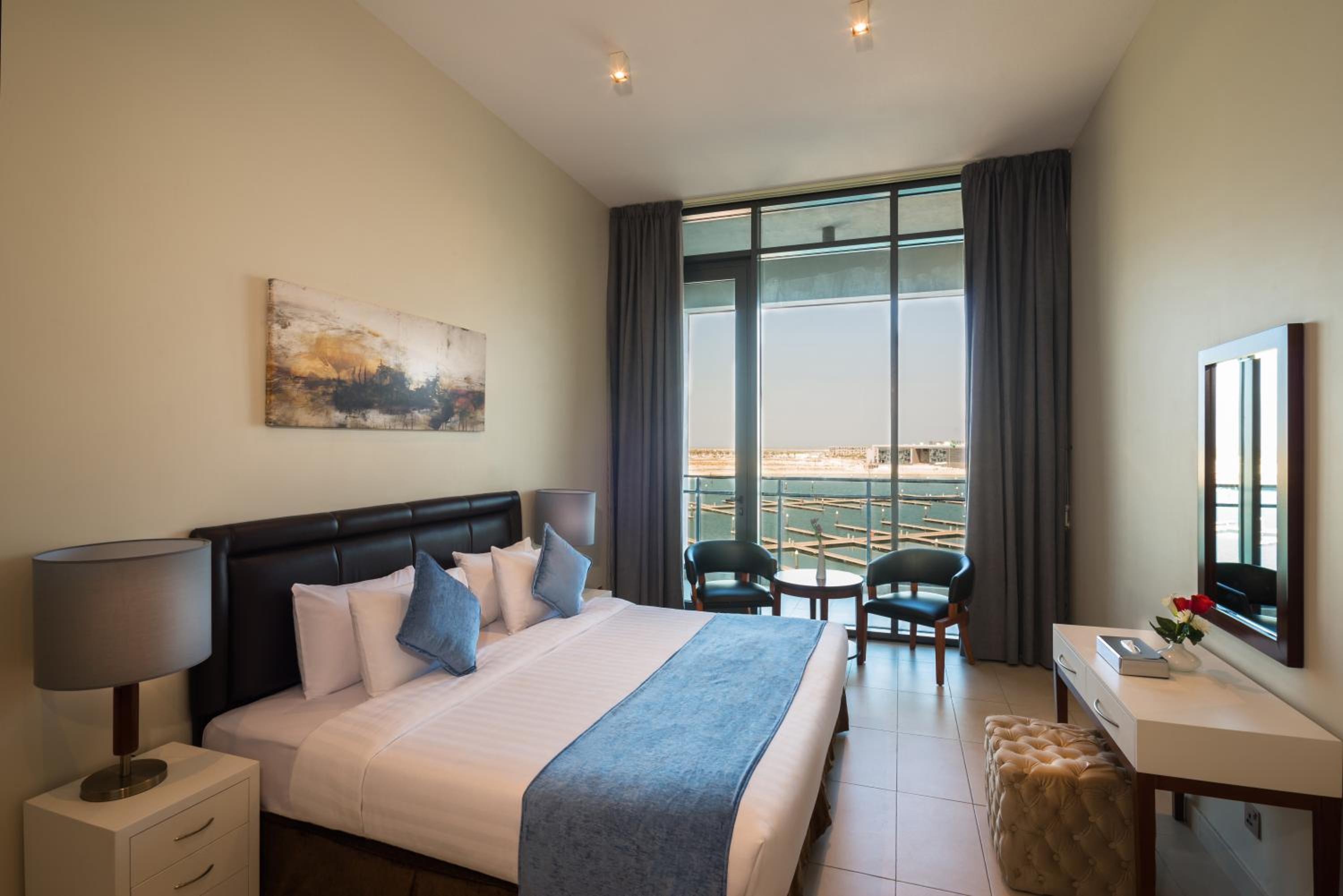 Executive Suite - Photo 5
