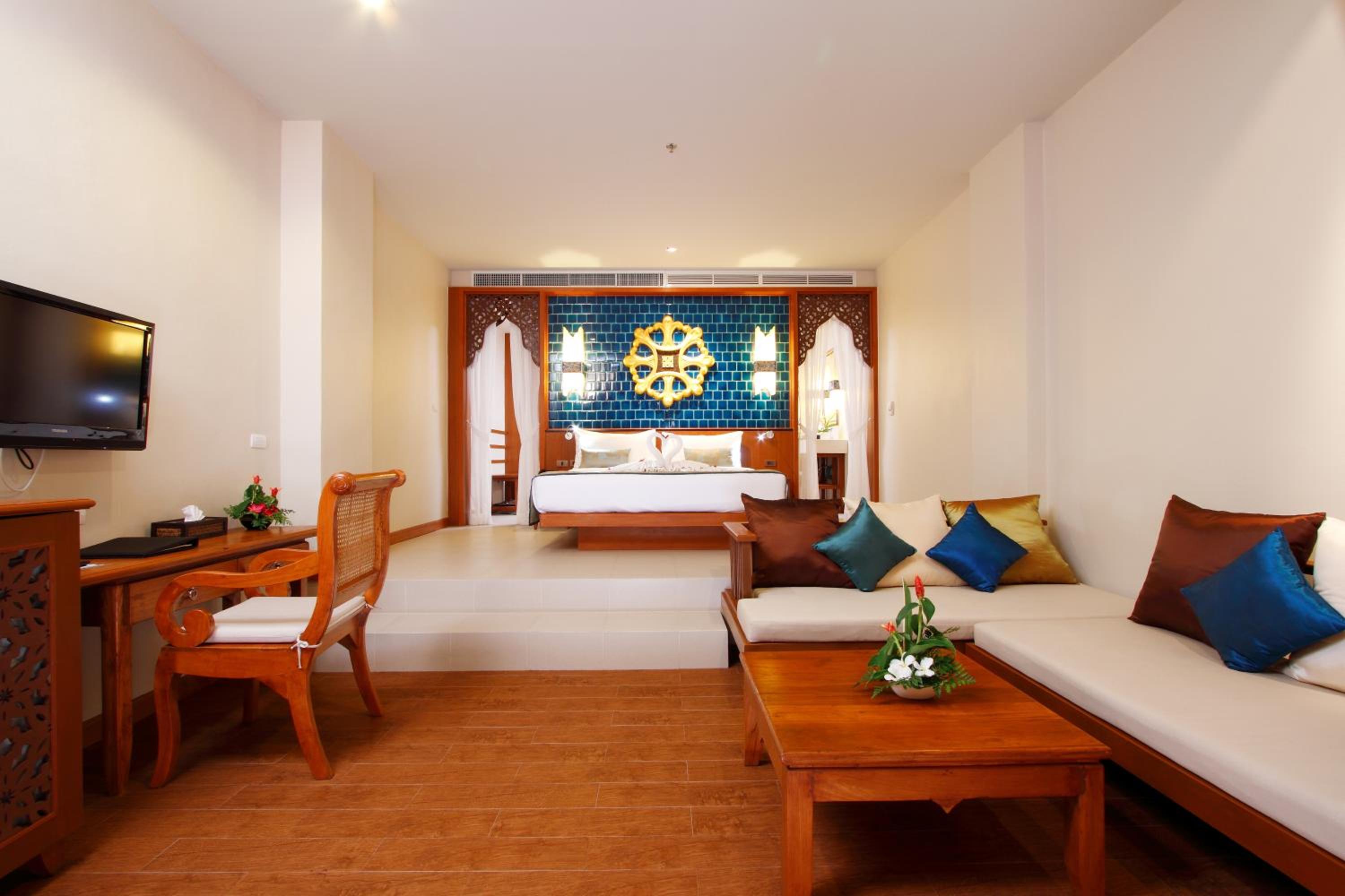 Deluxe Double Room with Pool Access - Photo 4