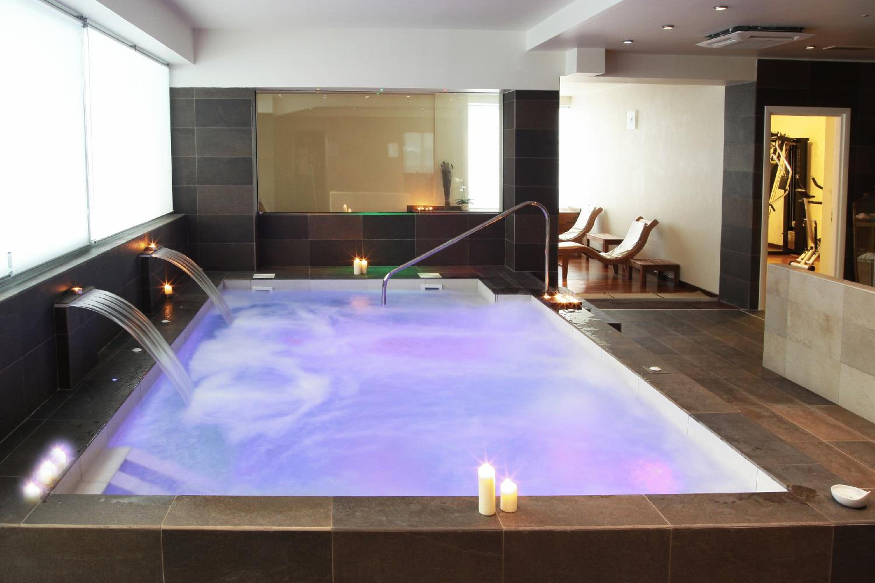 Superior Double or Twin Room with Spa Access - Photo 10