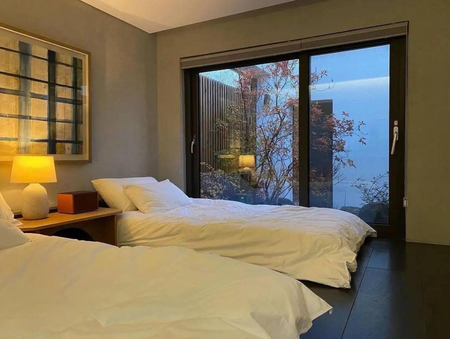 Deluxe Twin Room - Photo 1