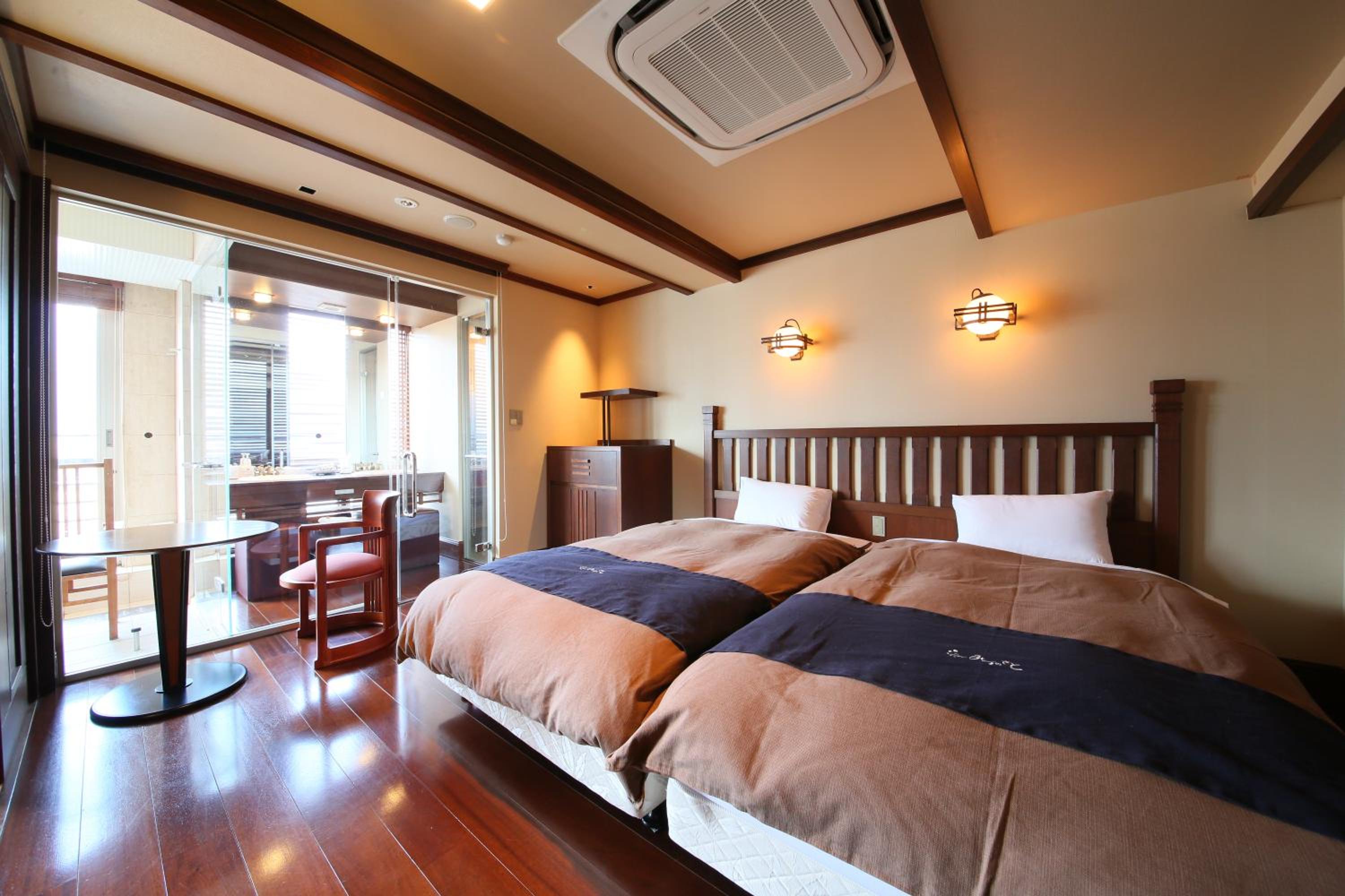 Suite Room with Tatami Area with Open-Air Bath and Lake View photo 3