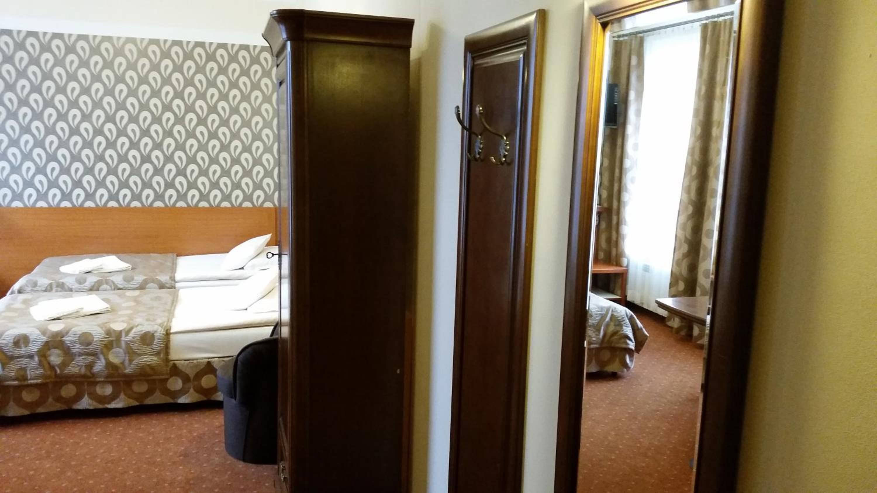 Double or Twin Room - Disability Access - Photo 1