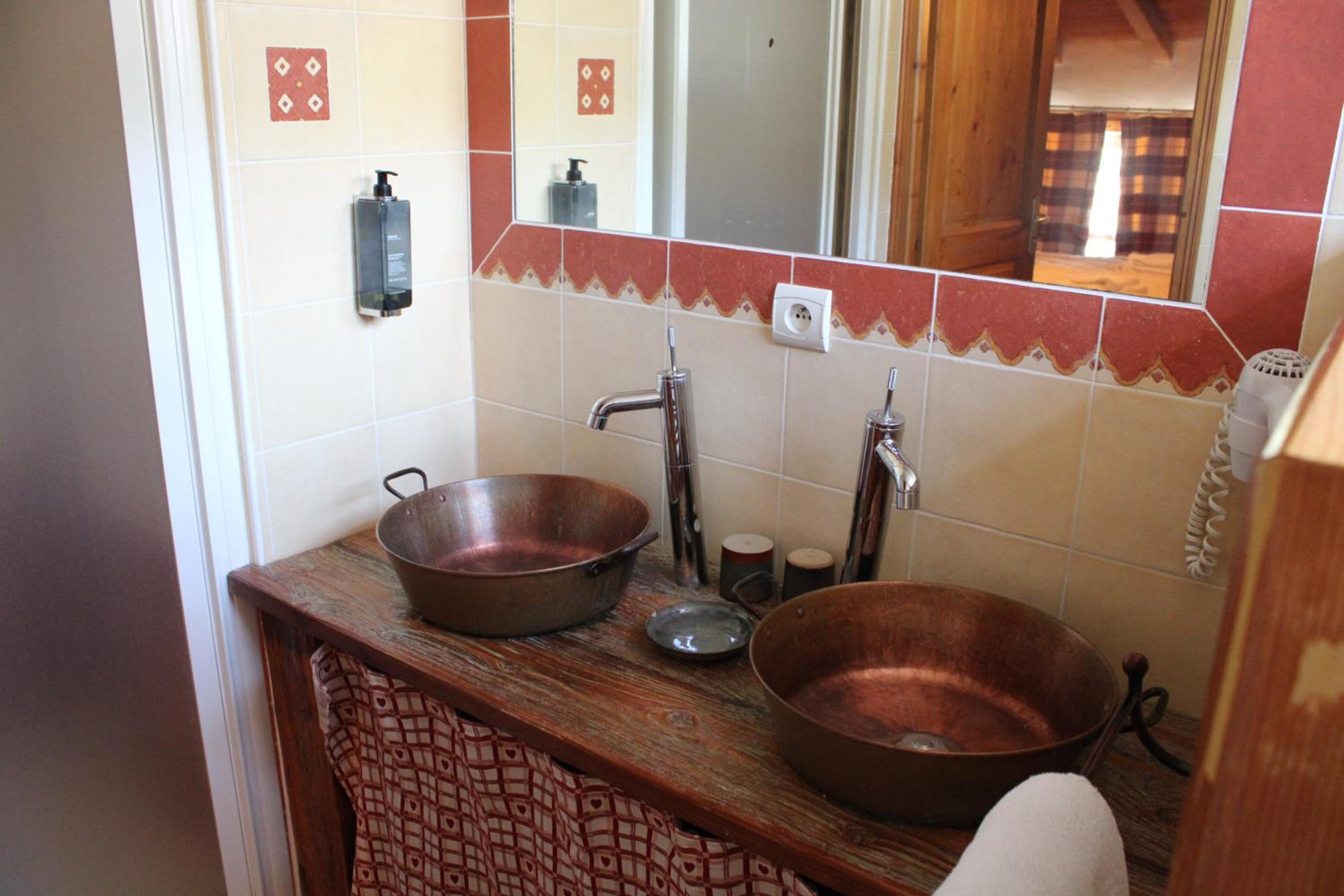 Quadruple Room - Photo 8
