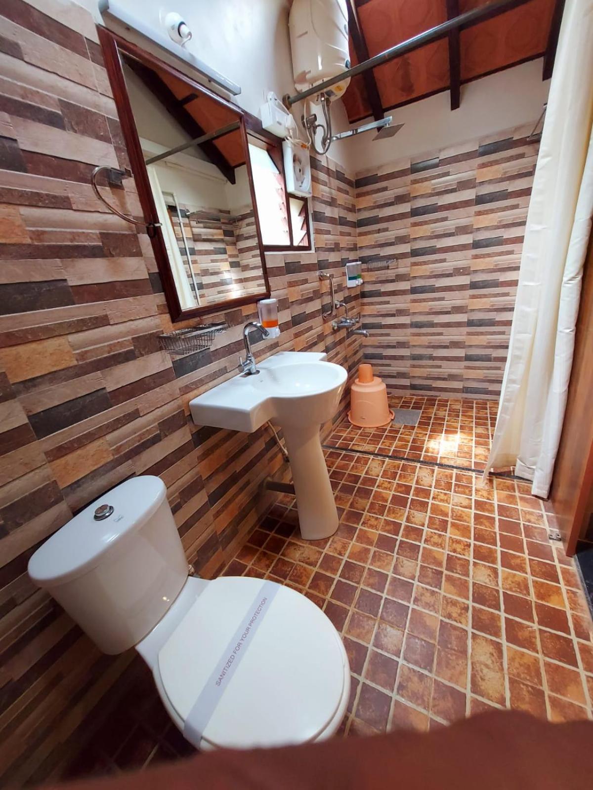 Standard Double Room - Photo 4