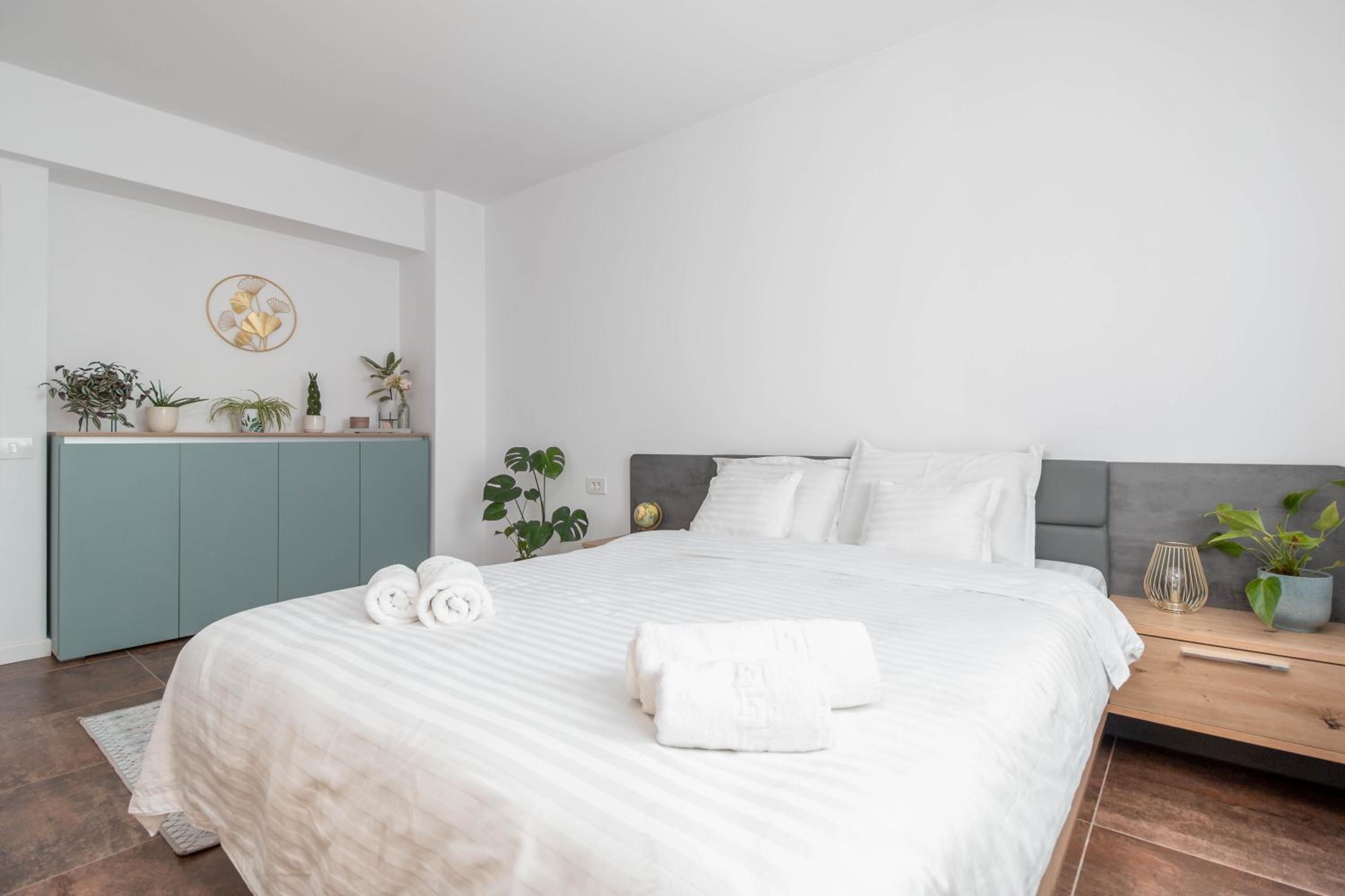 One-Bedroom Apartment - Photo 37
