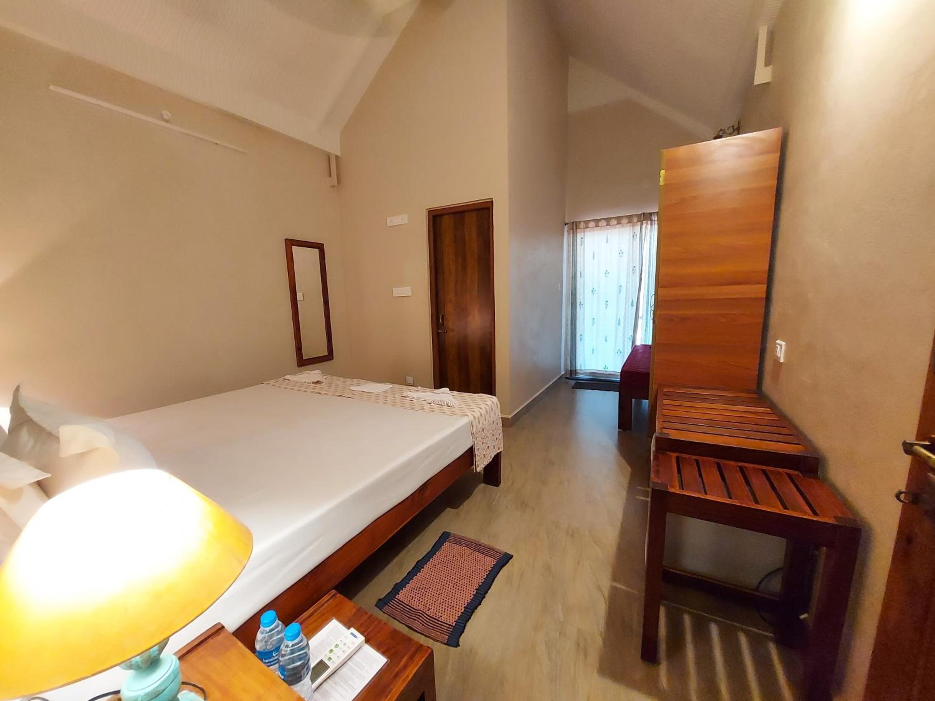 Deluxe Double Room - Photo 15