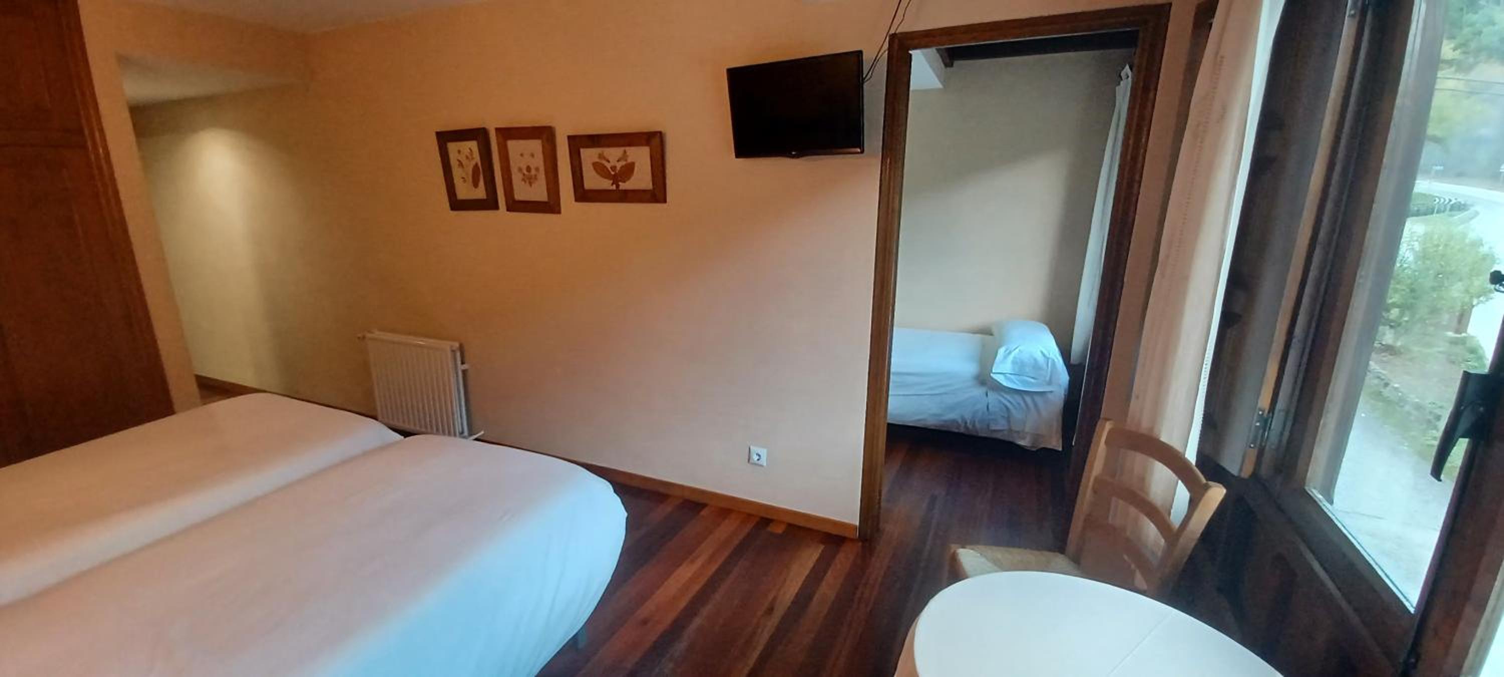 Economy Quadruple Room - Photo 2
