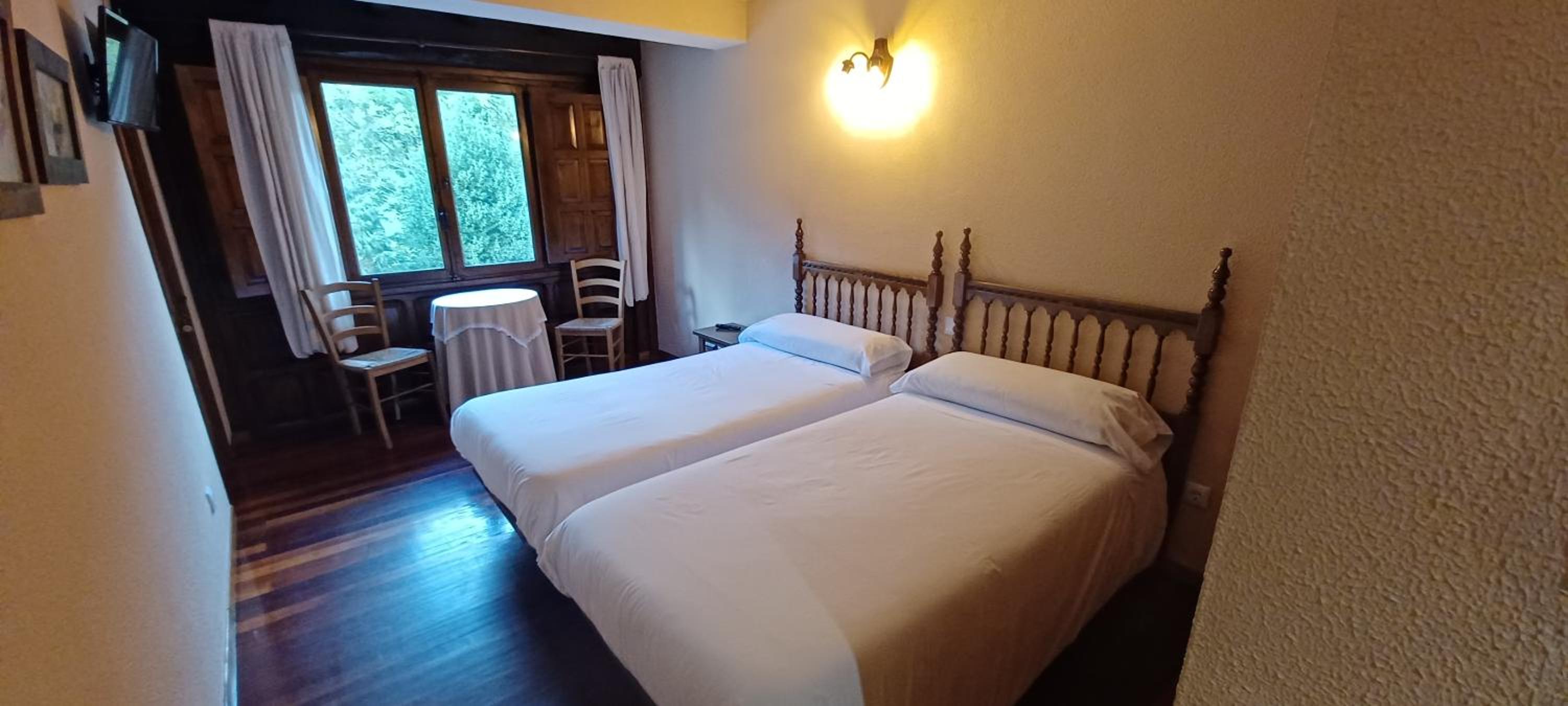 Basic Double or Twin Room - Photo 1