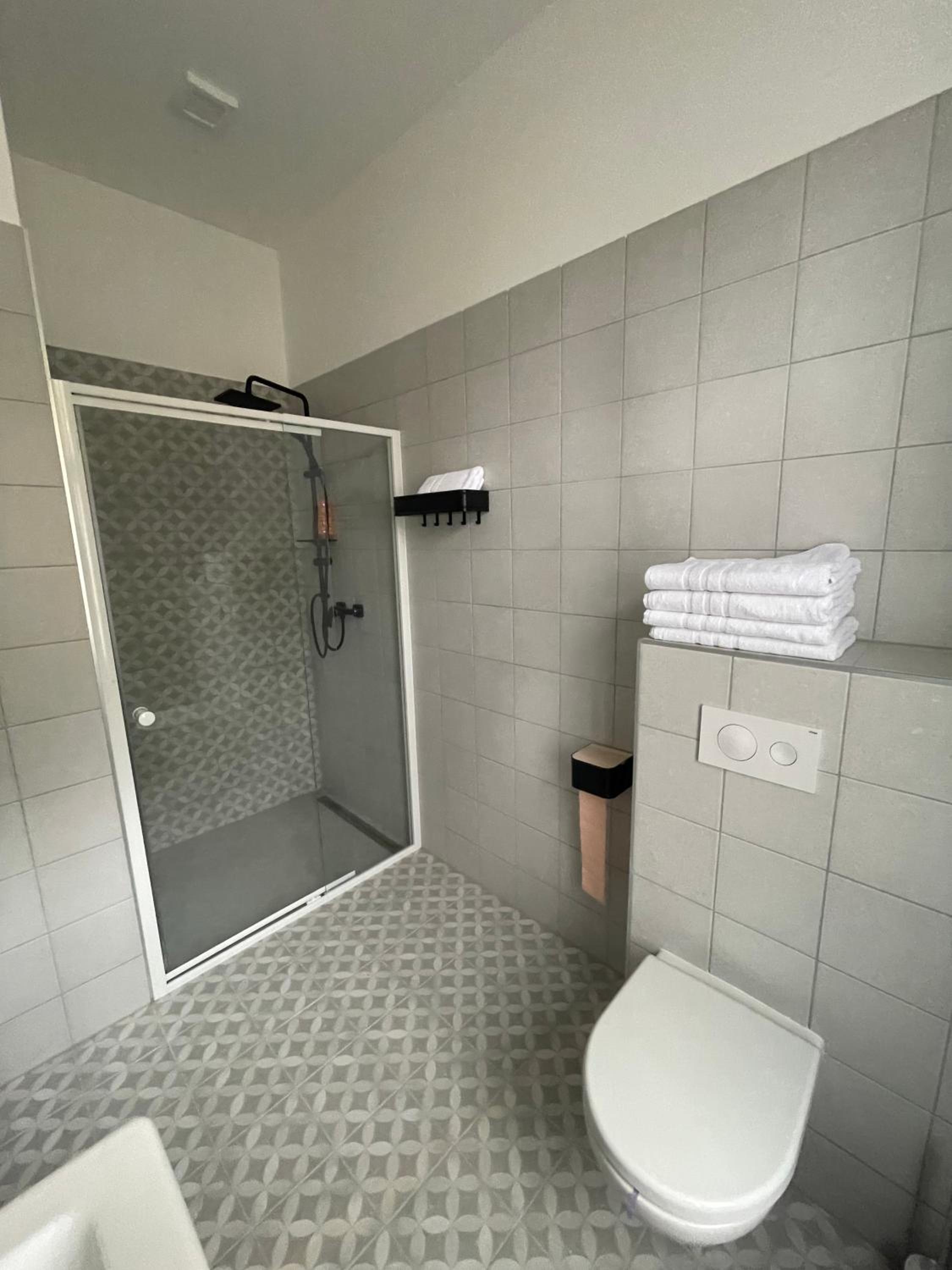 One-Bedroom Apartment - Photo 18