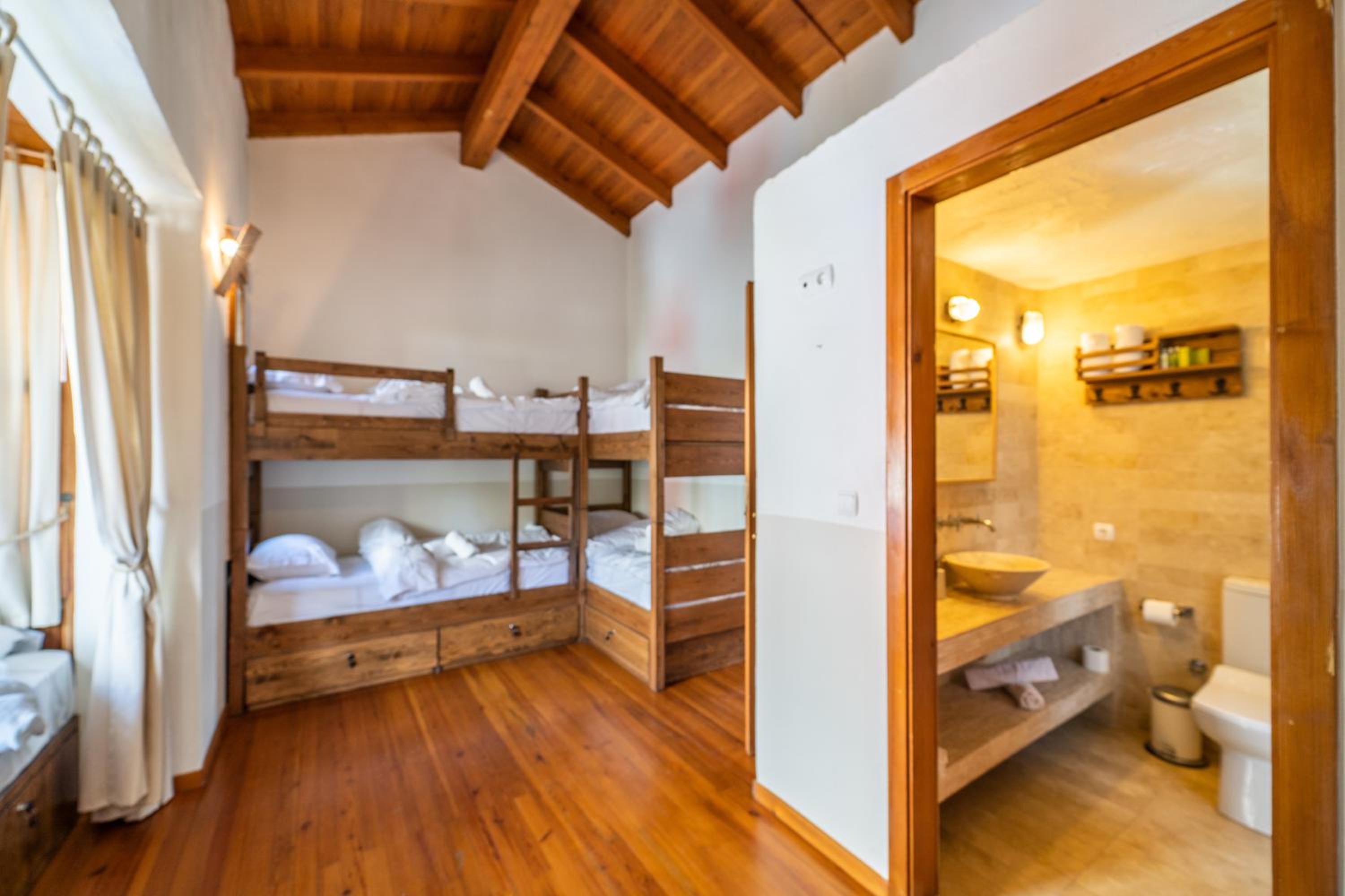 Economy Quadruple Room