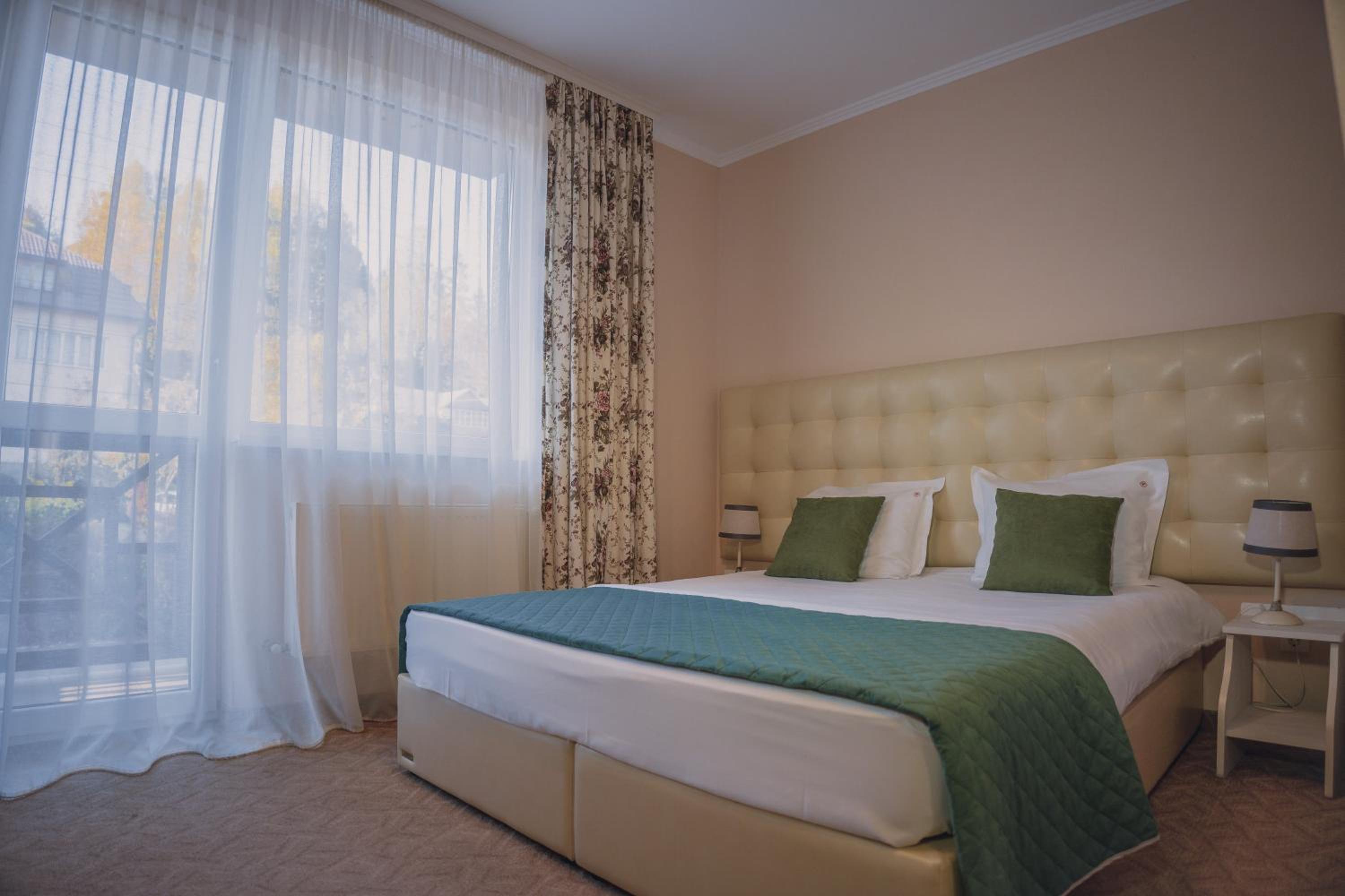 Double or Twin Room with Extra Bed photo 2