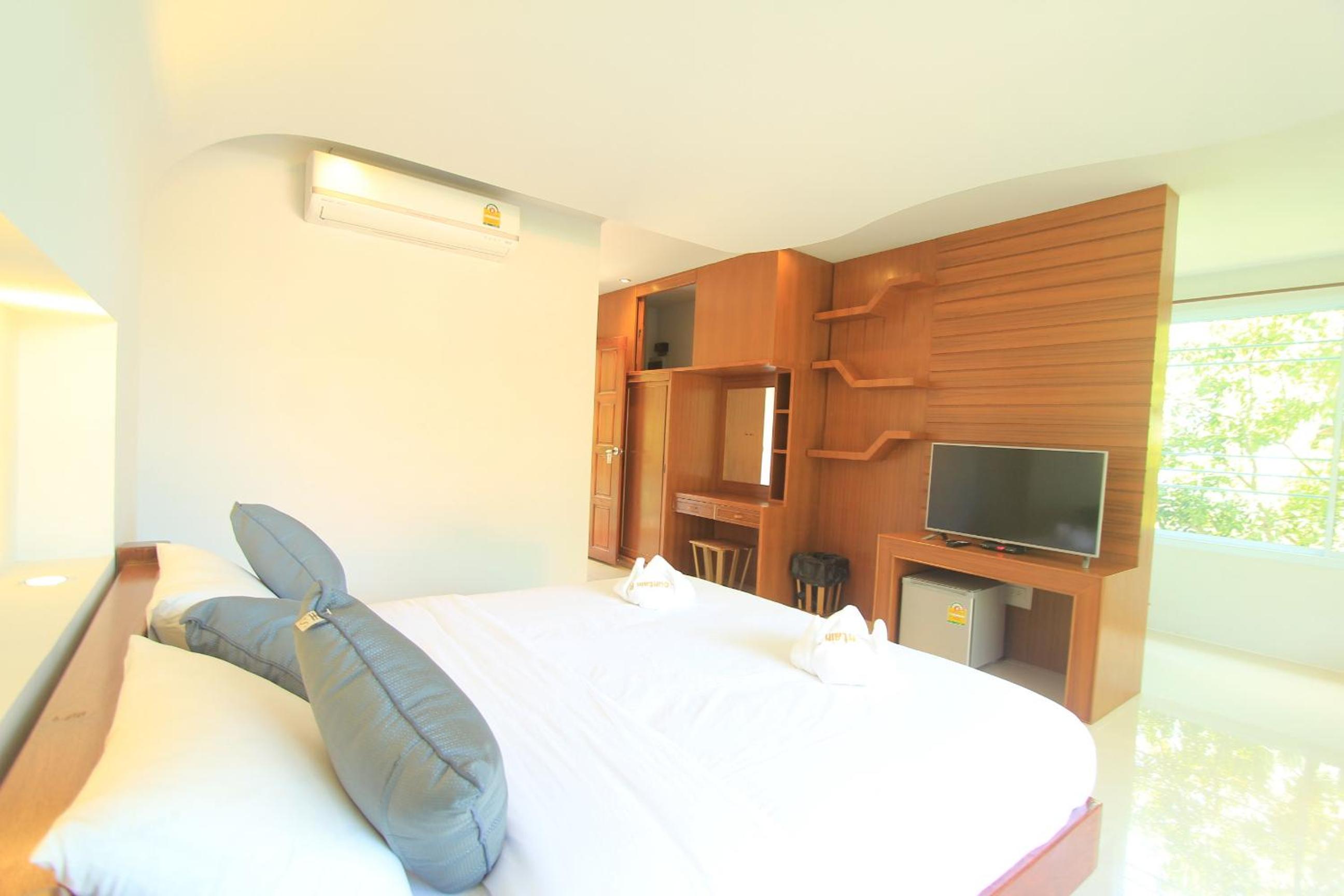 Deluxe Triple Room with Sea View photo 2