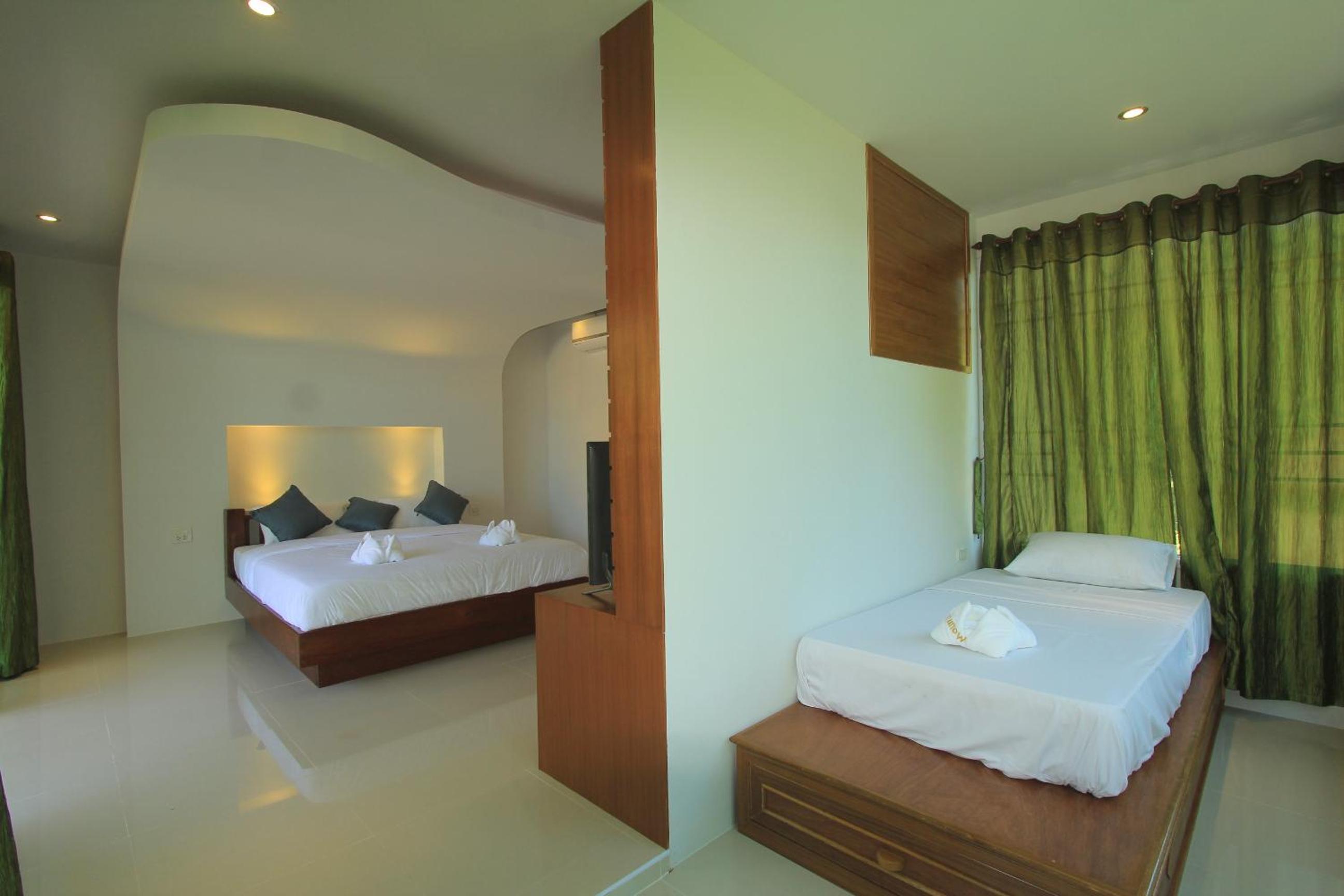 Deluxe Triple Room with Sea View