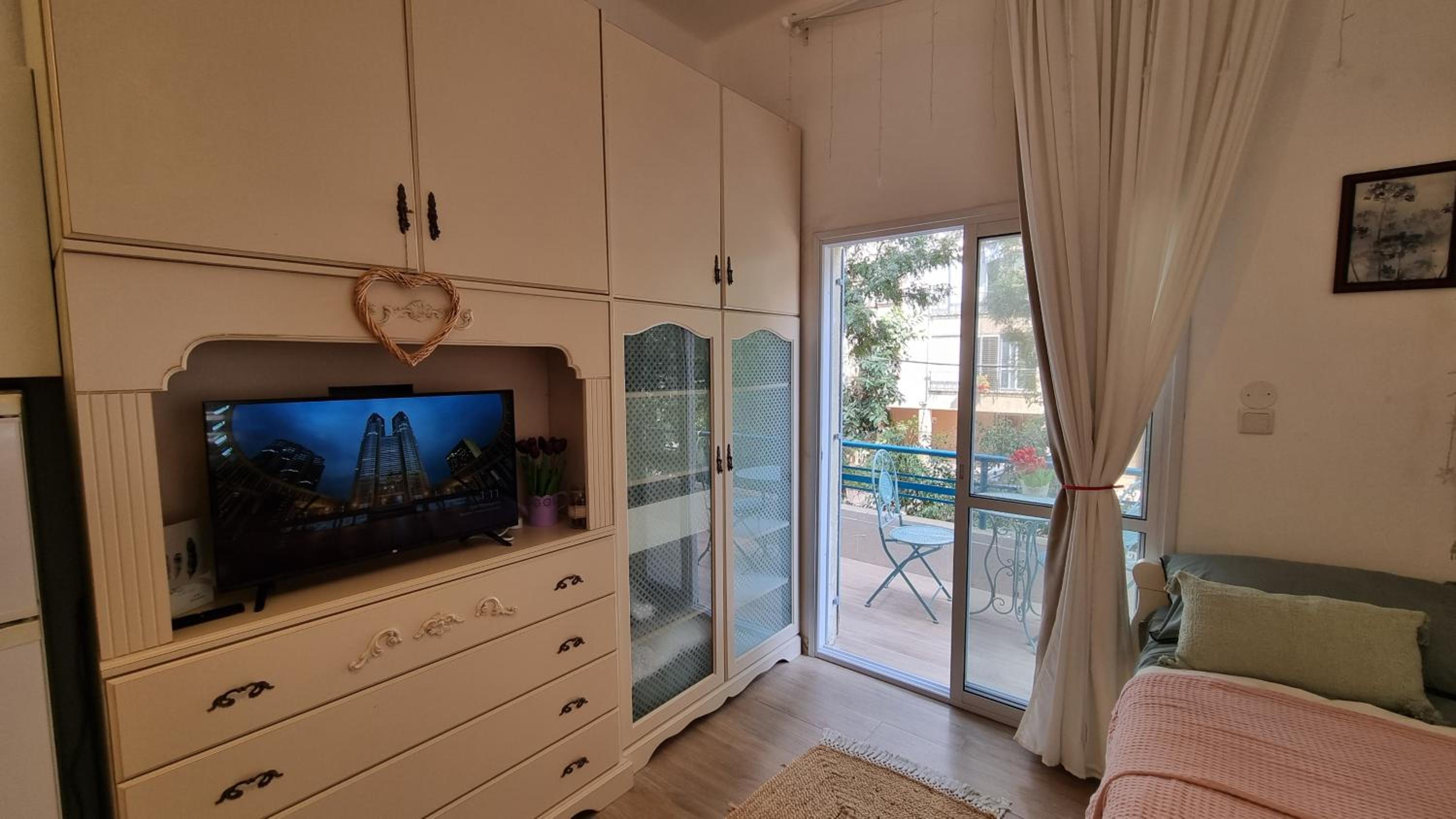 Studio with Balcony photo 1