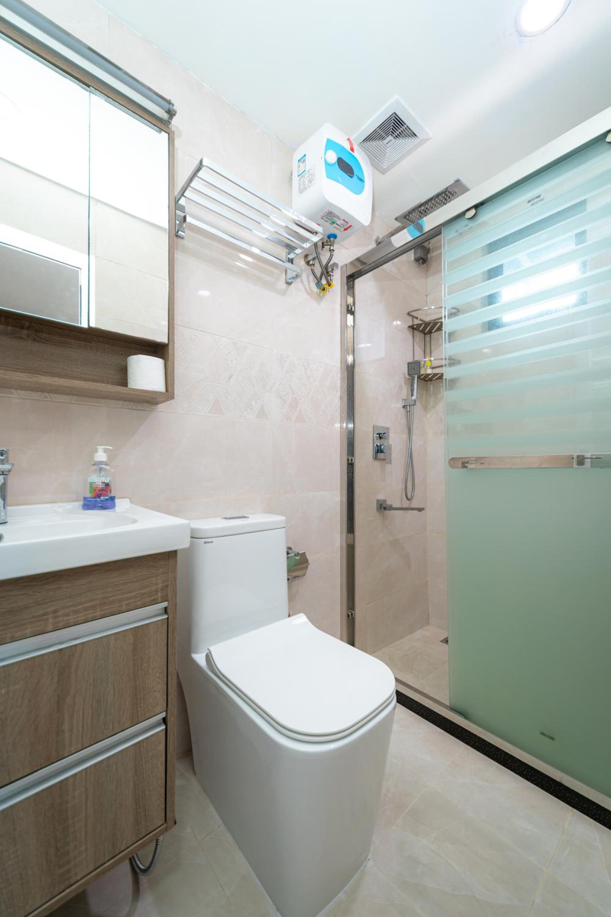Family Suite with Balcony - Photo 24