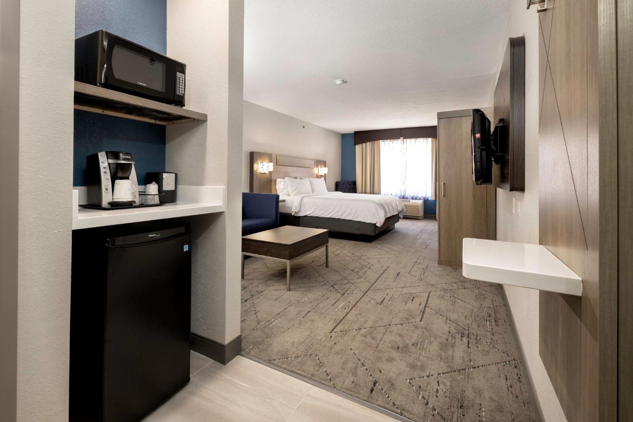 King Suite with Sofa Bed - Photo 4